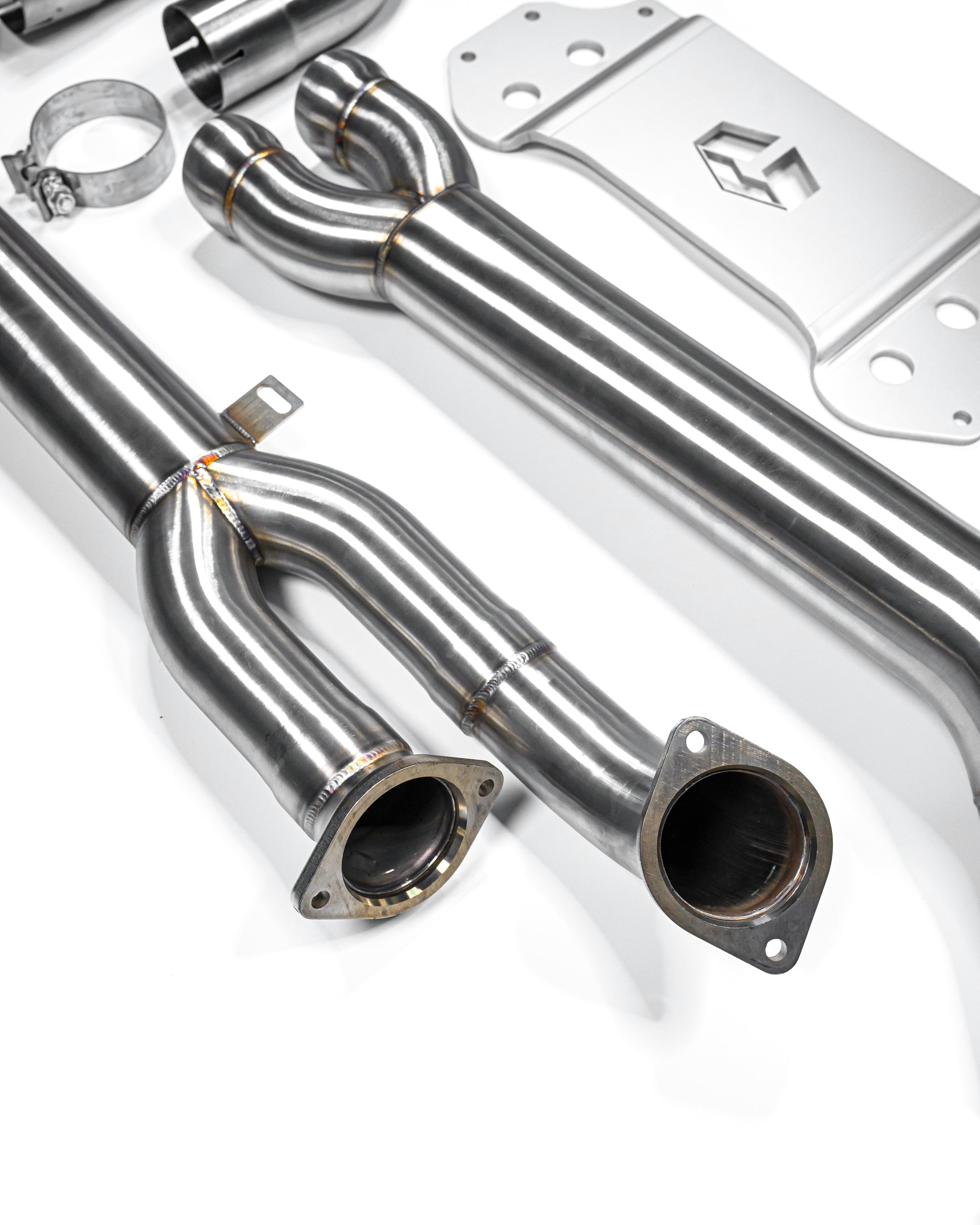 IILUMOLAB BMW M3 G80 G81 M4 G82 G83 3.5" HIGH FLOW SINGLE MIDPIPE - iilumolab