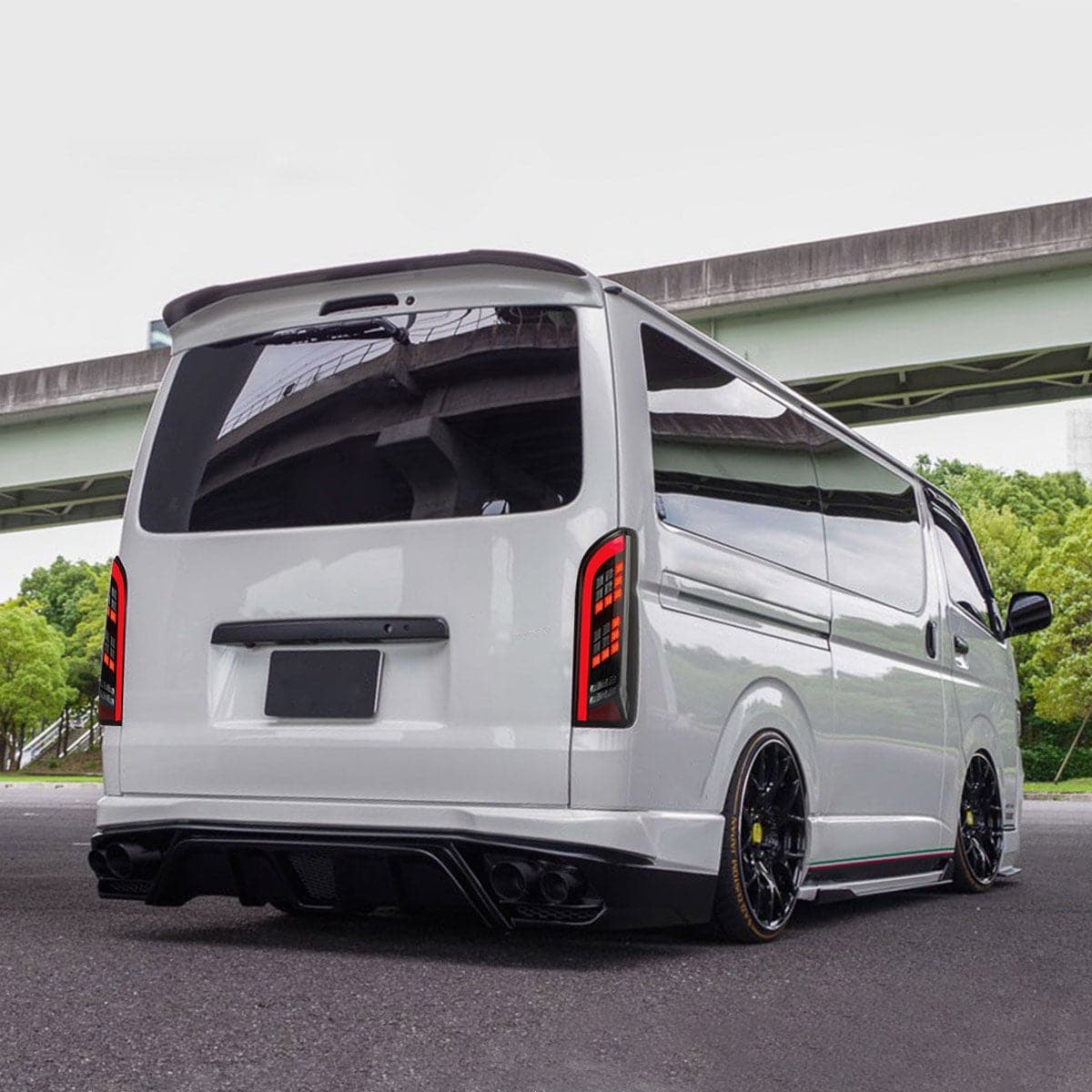 2005-2019 TOYOTA HIACE SEQUENTIAL LED TAIL LIGHTS - iilumo