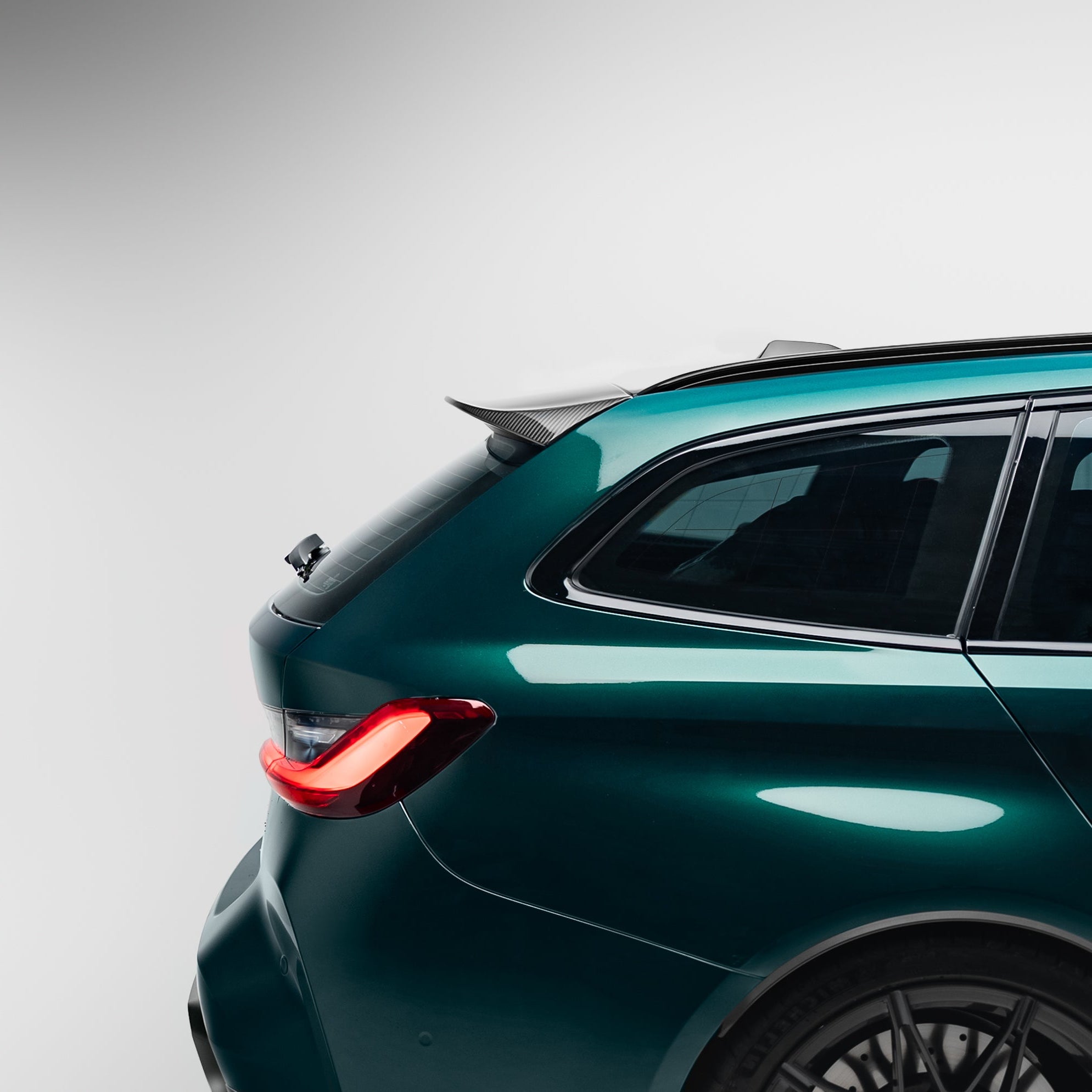 M-Performance Style Pre Pregged Dry Carbon Roof Spoiler for BMW 3 Series G21 / M3 G81 Wagon 2019+