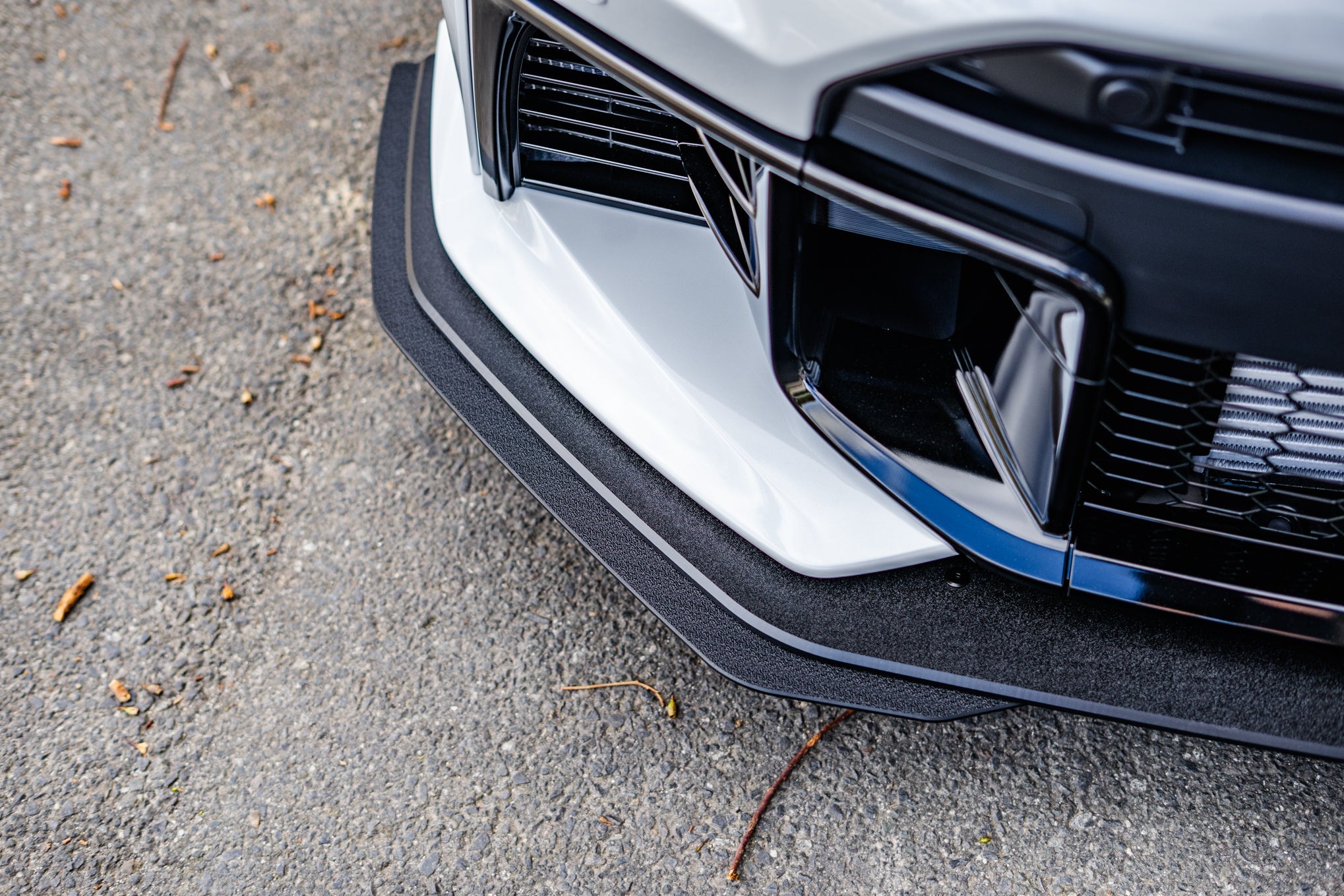 Flow Designs Toyota Yaris GR Gen2 2025 Chassis Mounted Front Lip Splitter & Bumper Reinforcement Plate - iilumolab