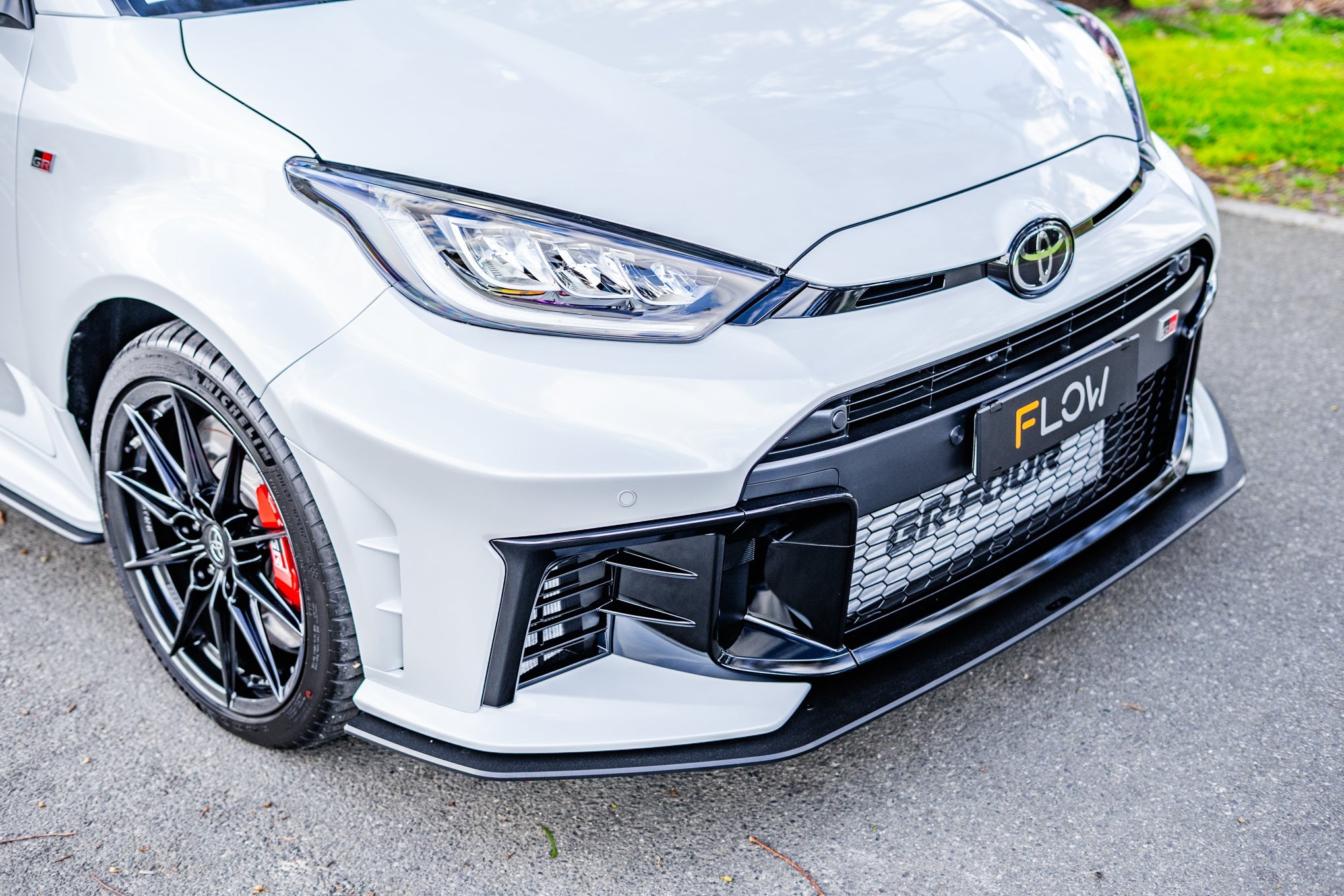 Flow Designs Toyota Yaris GR Gen2 2025 Chassis Mounted Front Lip Splitter & Bumper Reinforcement Plate - iilumolab