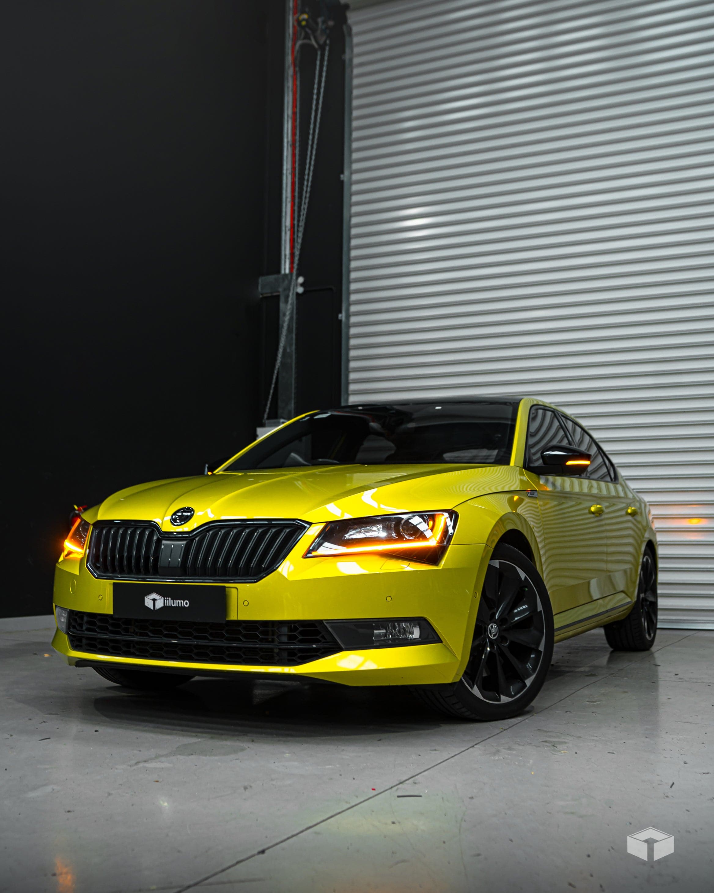 DYNAMIC MIRROR INDICATORS : SKODA SUPERB MKIII - iilumo