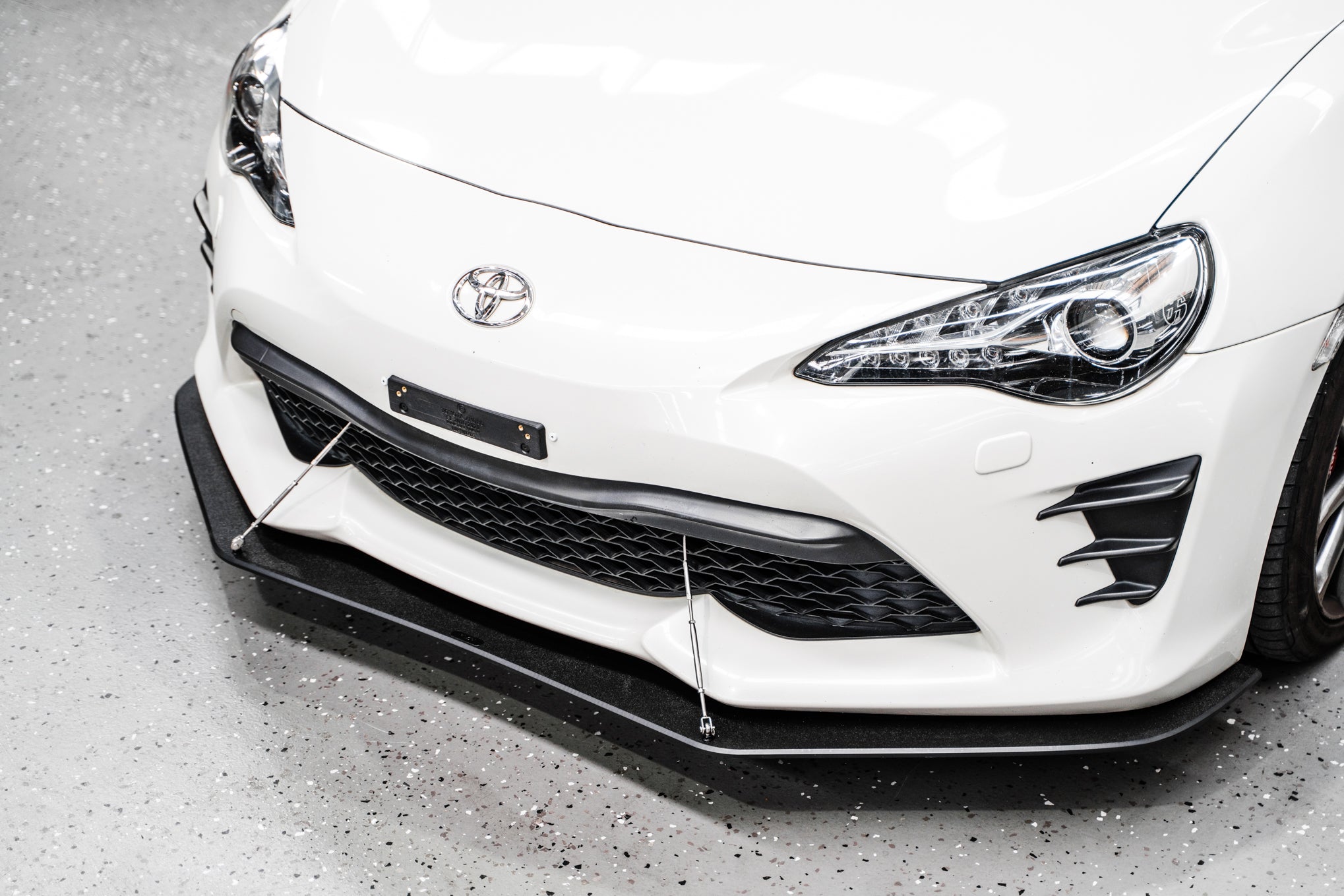 Flow Designs Toyota 86 (Facelift) Front Lip Splitter V2 (With Support Rods) - iilumolab