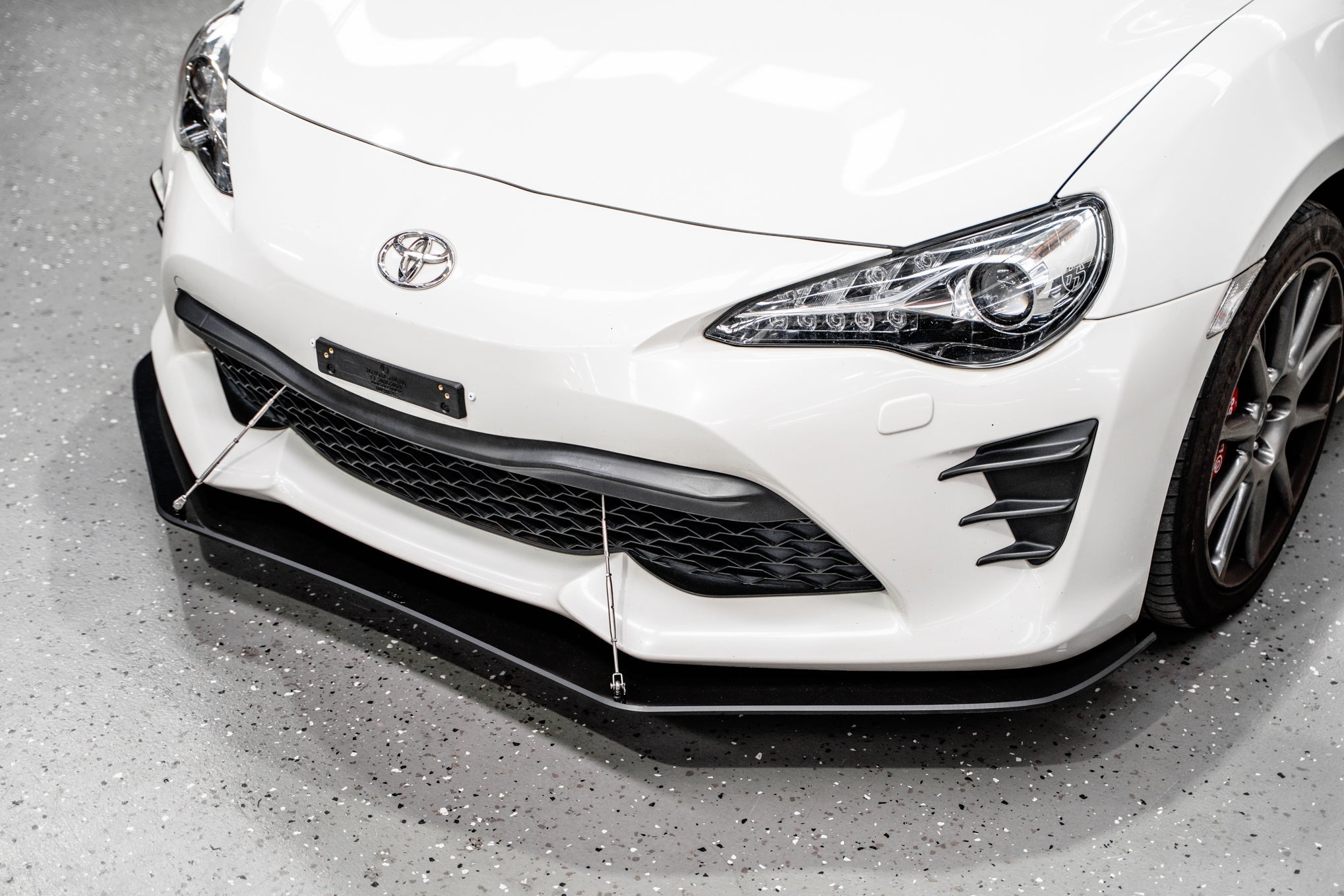 Flow Designs Toyota 86 (Facelift) Front Lip Splitter V2 (With Support Rods) - iilumolab