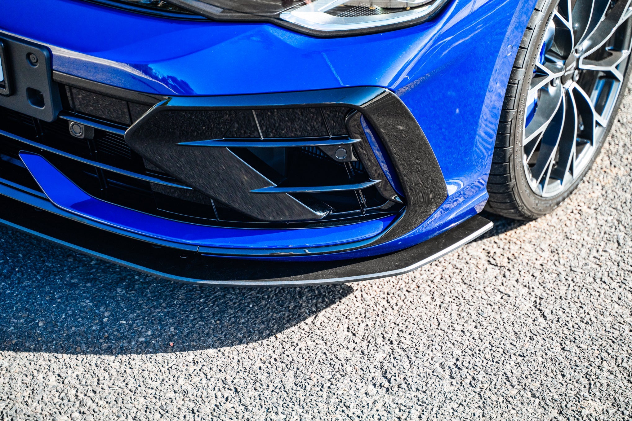Flow Designs MK8.5 Golf R Chassis Mounted Front Lip Splitter - iilumolab