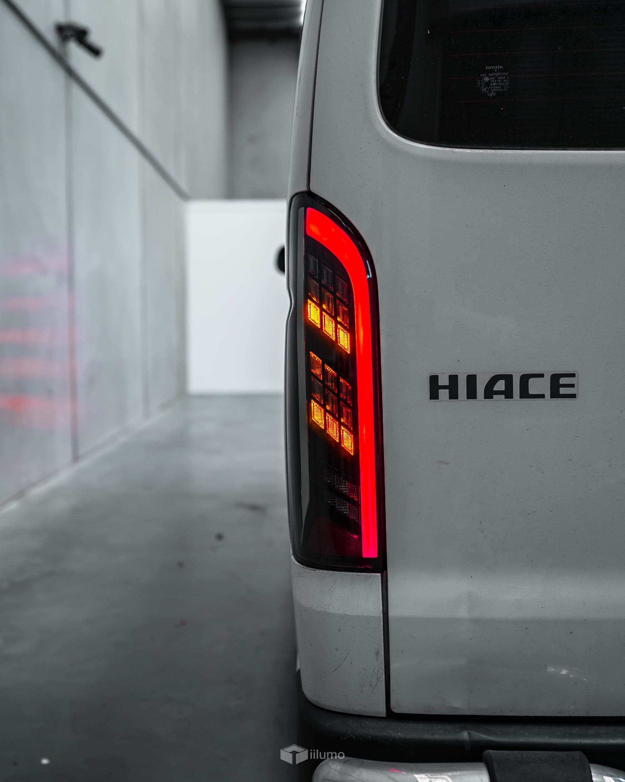 2005-2019 TOYOTA HIACE SEQUENTIAL LED TAIL LIGHTS - iilumo