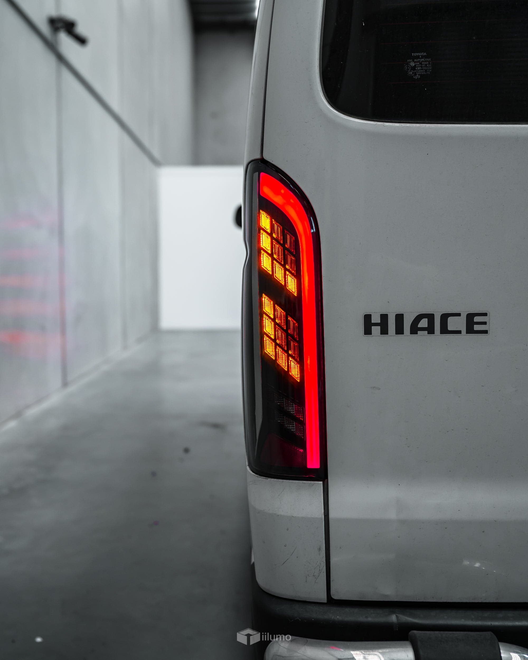 2005-2019 TOYOTA HIACE SEQUENTIAL LED TAIL LIGHTS - iilumo