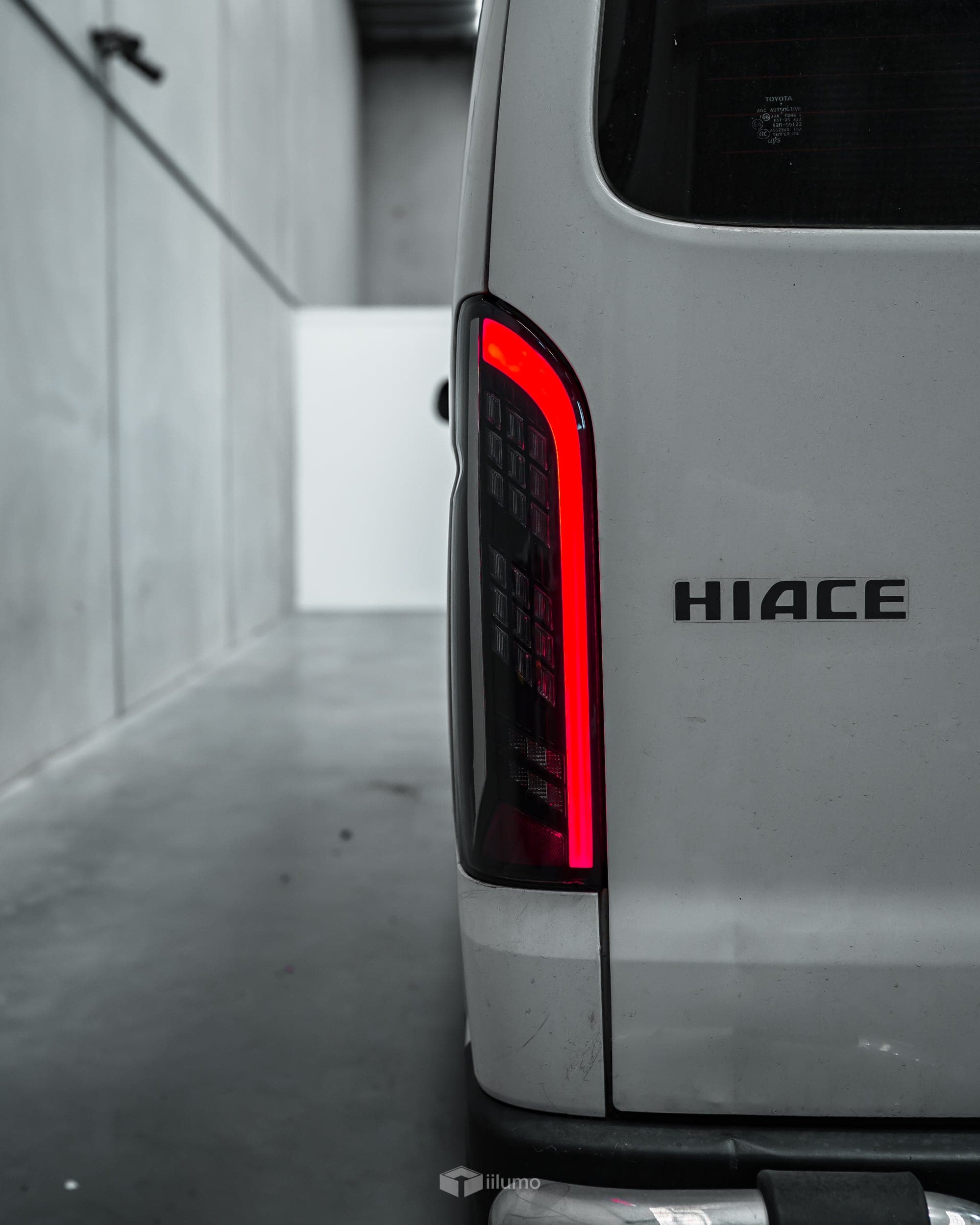 2005-2019 TOYOTA HIACE SEQUENTIAL LED TAIL LIGHTS - iilumo