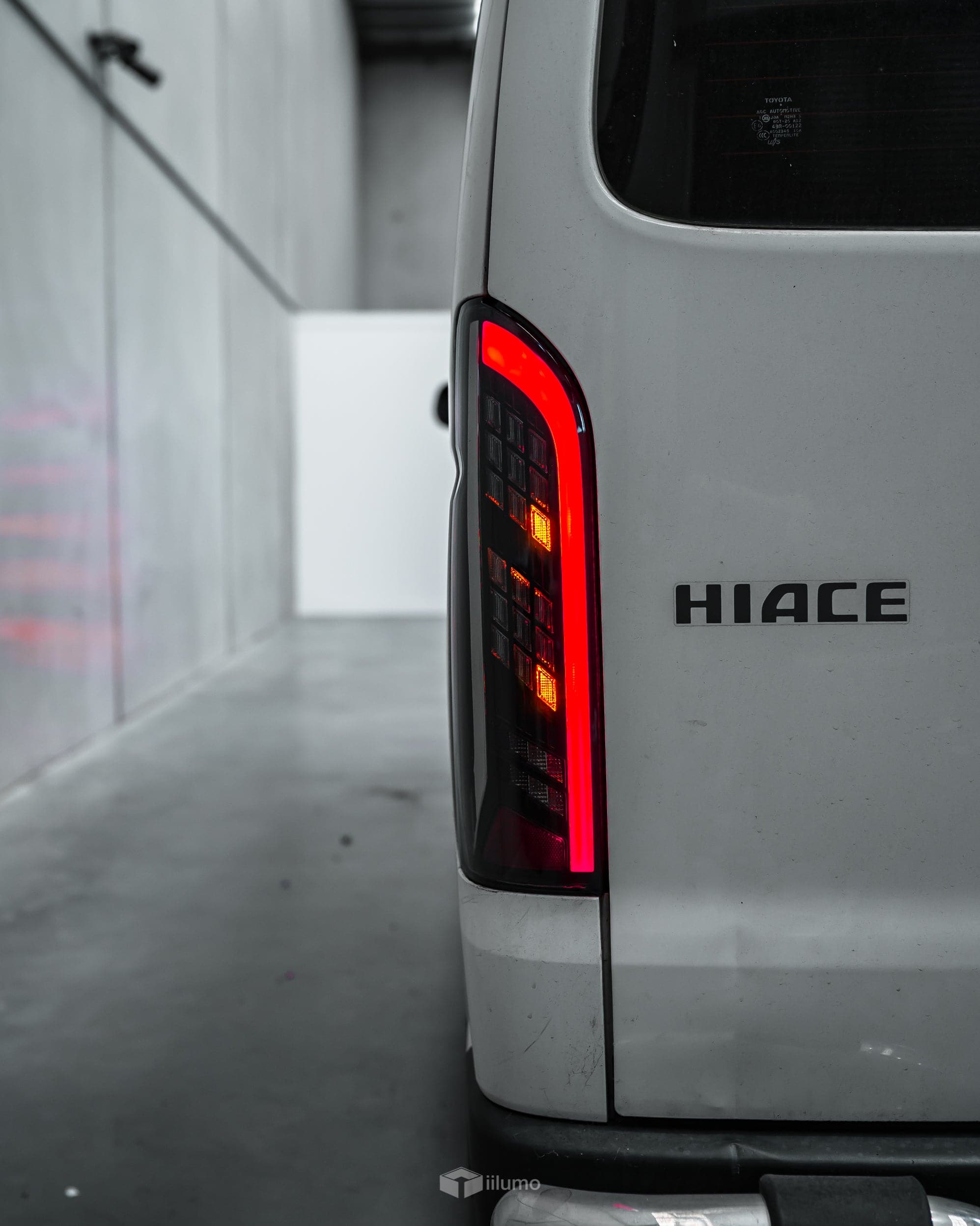 2005-2019 TOYOTA HIACE SEQUENTIAL LED TAIL LIGHTS - iilumo