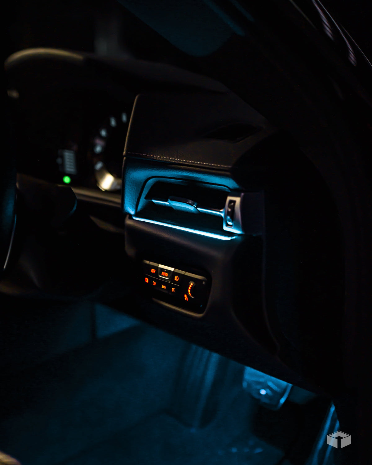 AMBIENCE+ : RGB FLOW AMBIENT LIGHTING KIT - iilumo