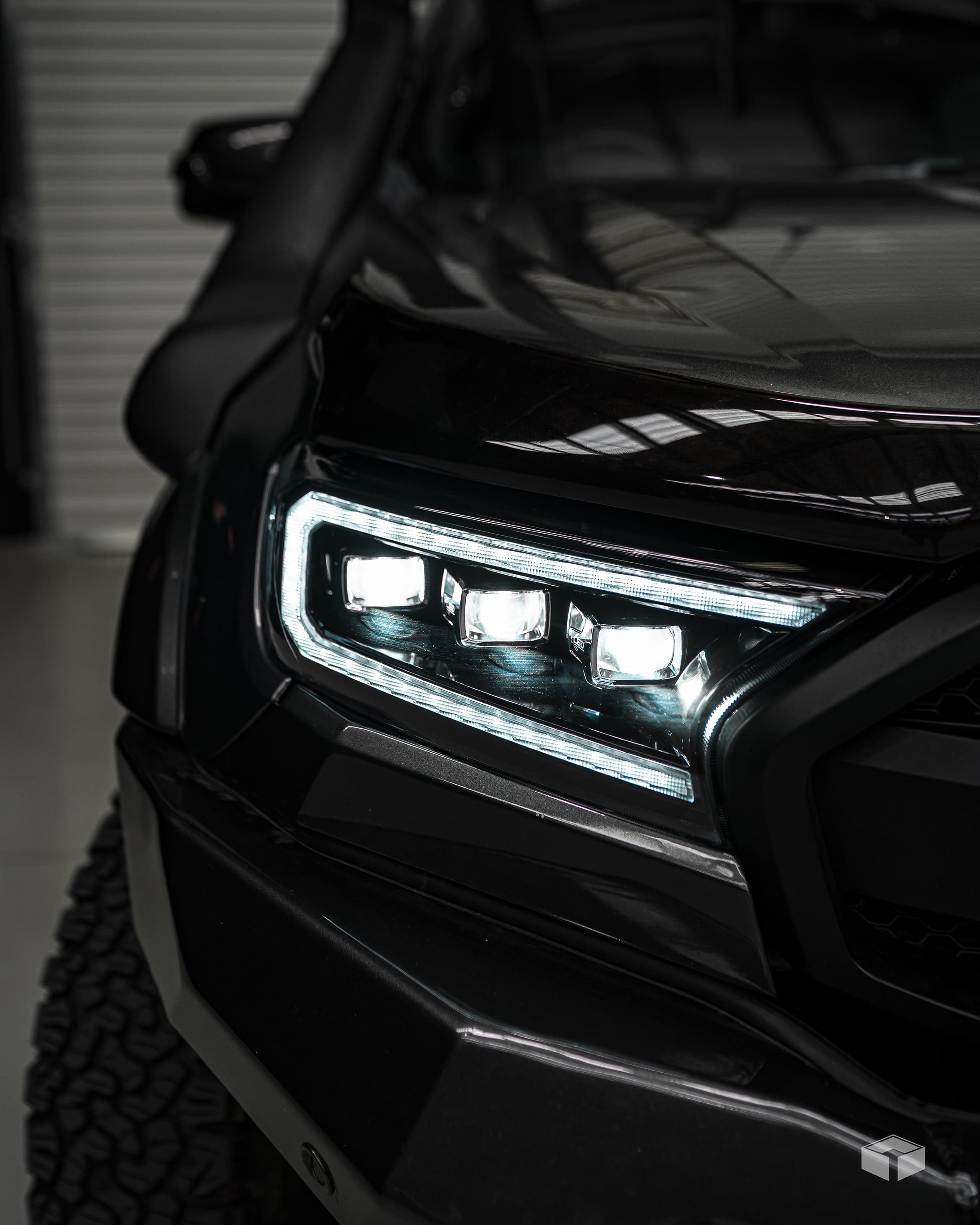 2015-2022 FORD RANGER SEQUENTIAL TRI LED HEADLIGHTS - iilumo