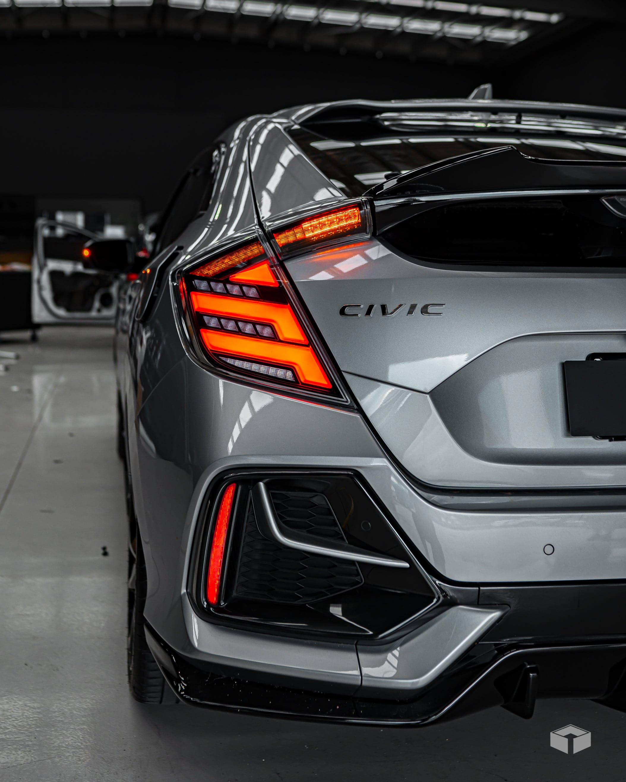 2017-2021 HONDA CIVIC HATCH V2 SEQUENTIAL LED TAIL LIGHTS - iilumo