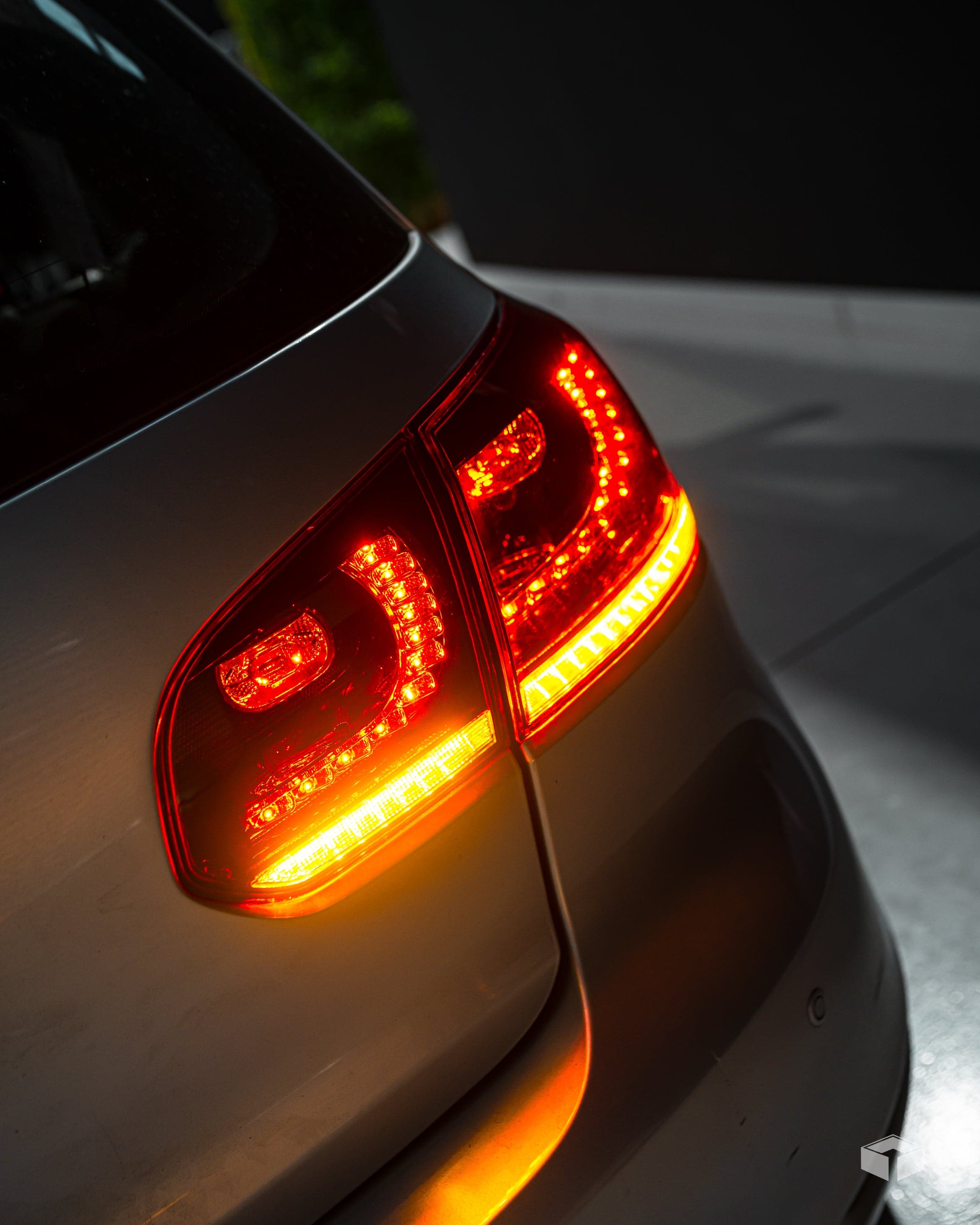 2008-2013 VW GOLF MK6R STYLE SEQUENTIAL LED TAIL LIGHTS - iilumo