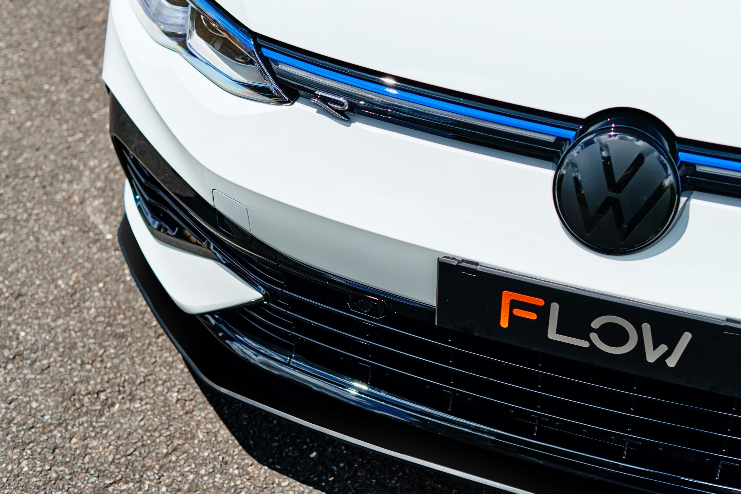 Flow Designs MK8 Golf R Chassis Mounted Front Lip Splitter - iilumolab