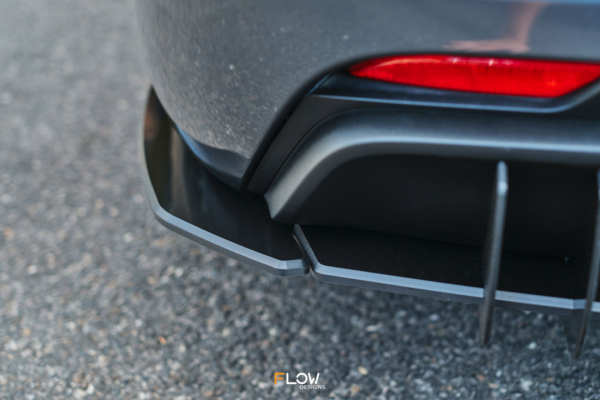 Flow Designs DEMO STOCK - Falcon FGX Rear Spats (GLOSS; Pair) - iilumolab