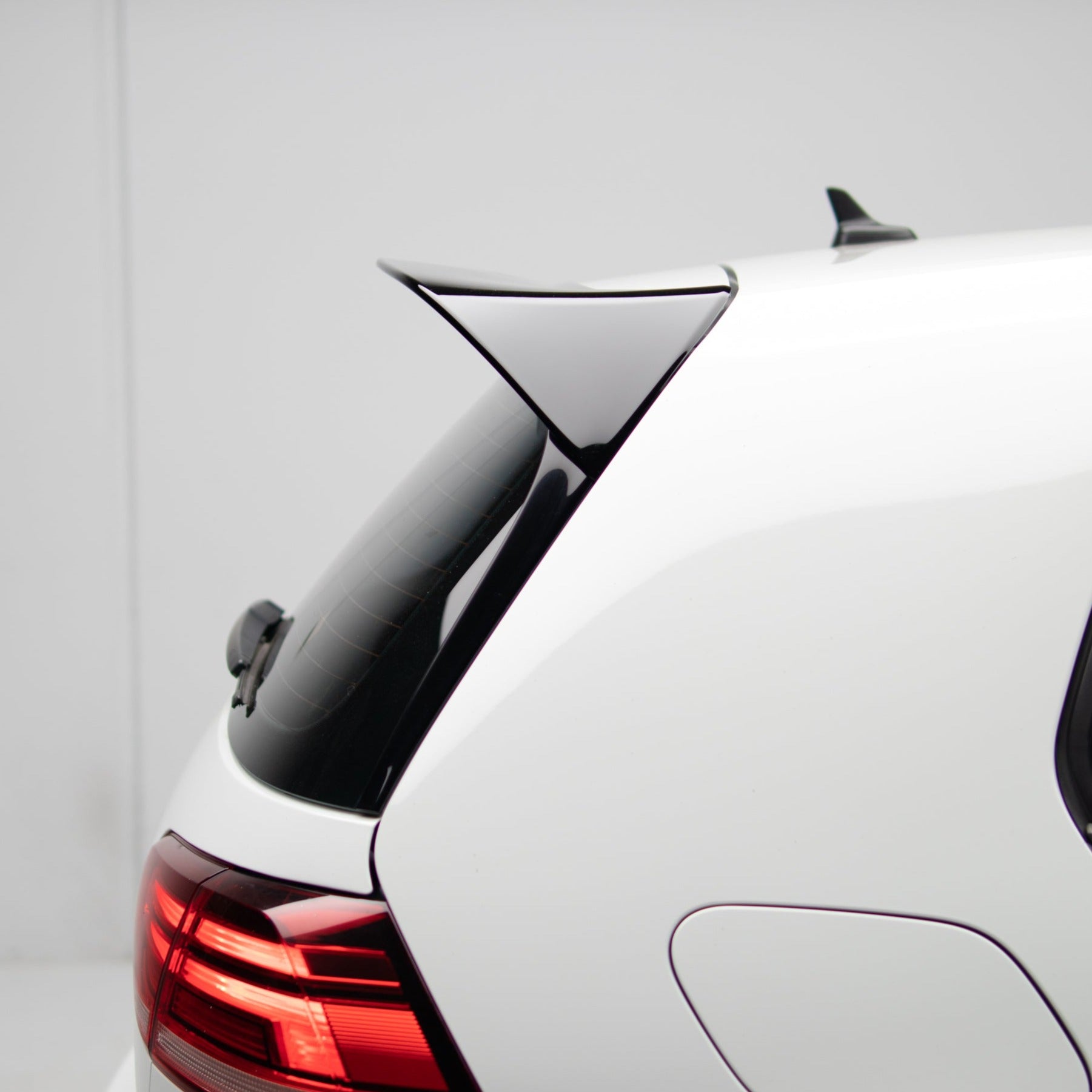 Zaero Designs EVO-1 Rear Spoiler for Volkswagen Golf MK7/MK7.5 GTI & R 2014-2021 - iilumolab