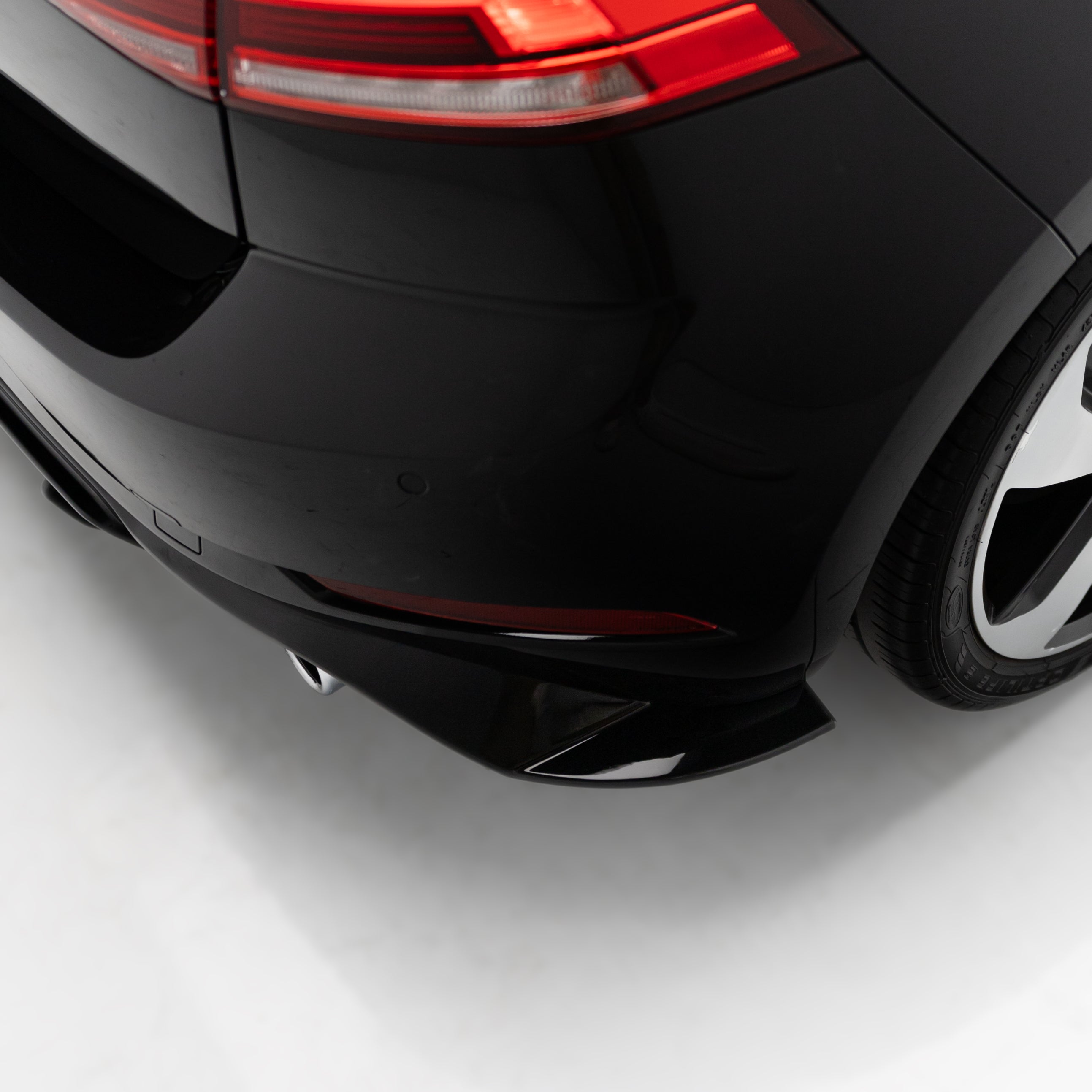 Zaero Designs EVO-1 Rear Diffuser for Volkswagen Golf GTI MK7.5 2018-2021 - iilumolab