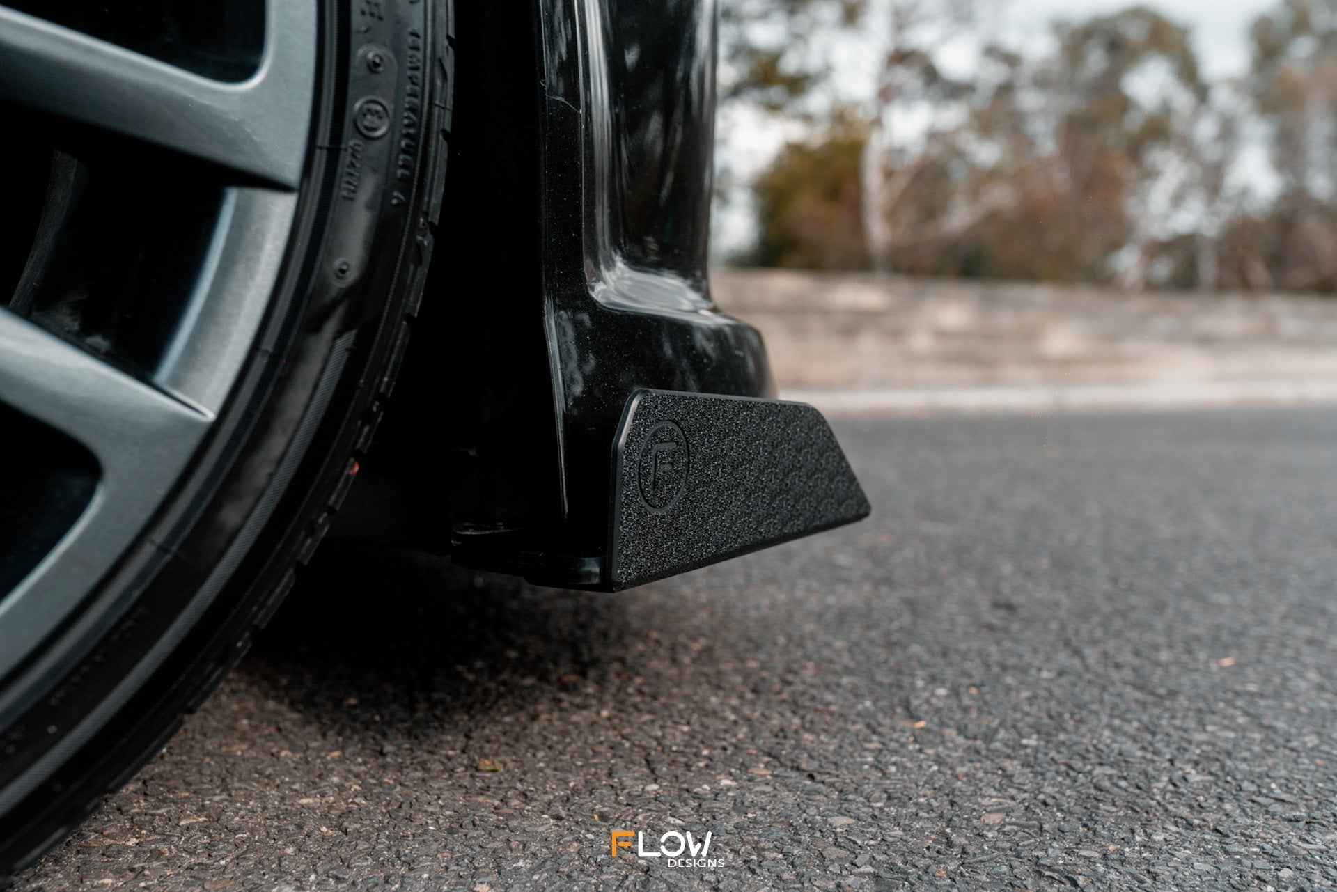Flow Designs VE Commodore S1 Wagon Front Lip Splitter - iilumolab