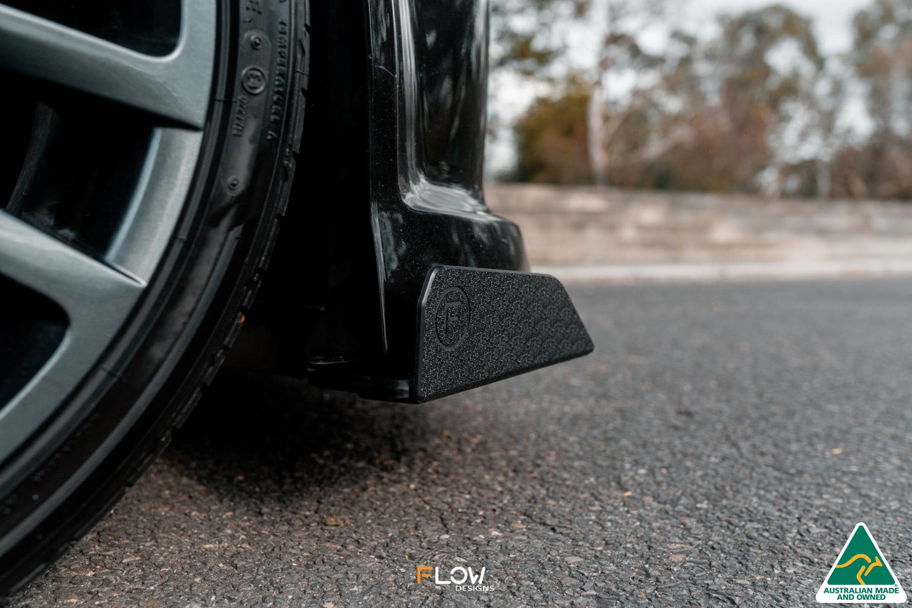 Flow Designs VE Commodore S1 Sedan Front Lip Splitter Winglets (Pair) - iilumolab