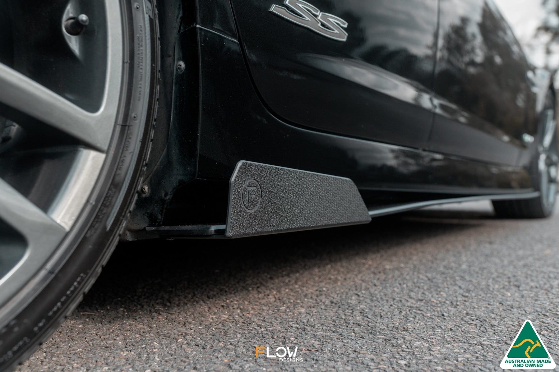 Flow Designs VE Commodore S1 Sedan Side Skirt Splitter Winglets (Pair) - iilumolab