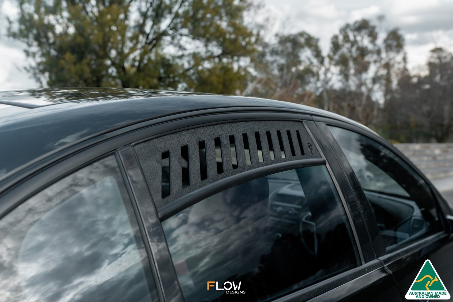 Flow Designs VE Commodore Sedan Rear Window Vents (Pair) - iilumolab