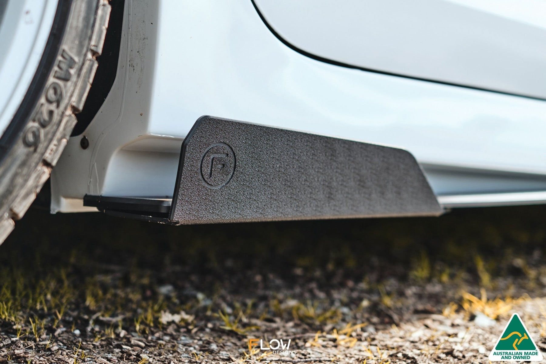 Flow Designs VE Commodore S2 Sedan Side Skirt Splitter Winglets (Pair) - iilumolab