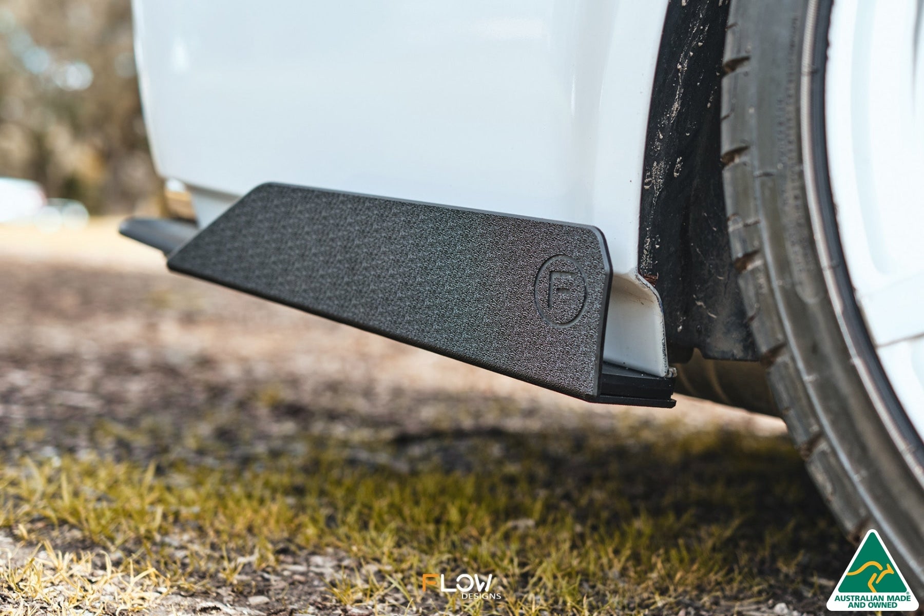 Flow Designs VE Commodore S2 Sedan Rear Spat Winglets (Pair) - iilumolab