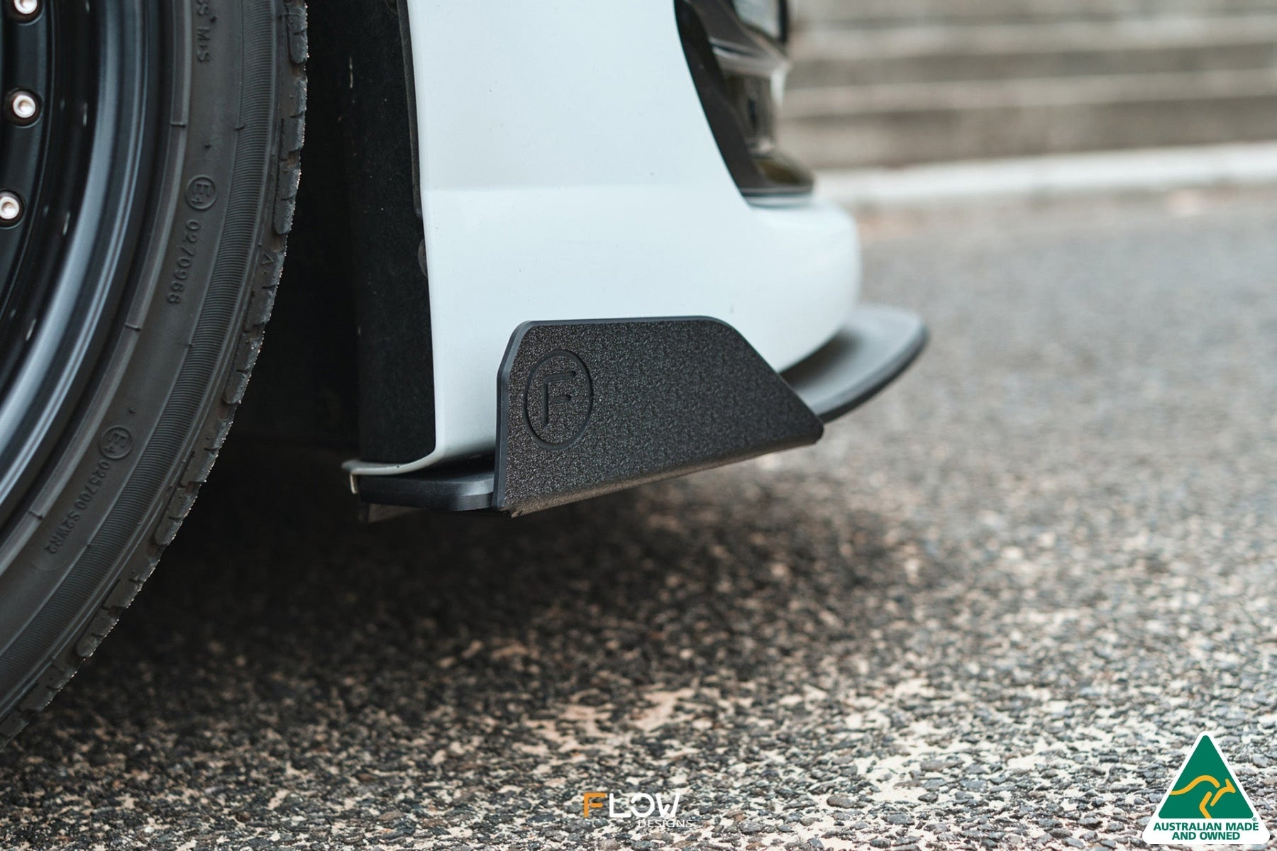 Flow Designs VF Commodore S2 Sedan Front Lip Splitter Winglets (Pair) - iilumolab