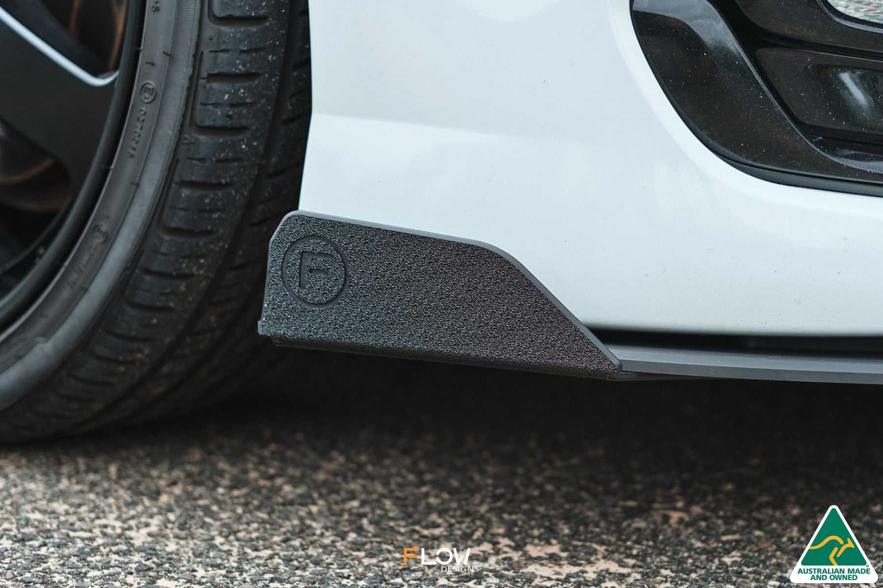 Flow Designs VF Commodore S2 Sedan Front Lip Splitter Winglets (Pair) - iilumolab