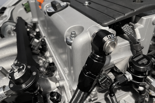 Radium Engineering 10AN Male Press-In Valve Cover Fitting for Honda K-Series