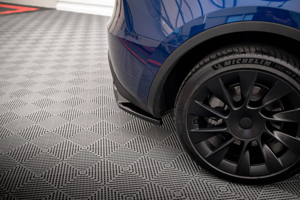 Maxton Design Central Rear Splitter Tesla Model Y - iilumolab