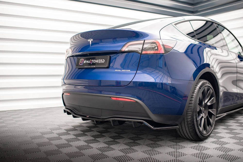 Maxton Design Central Rear Splitter Tesla Model Y - iilumolab