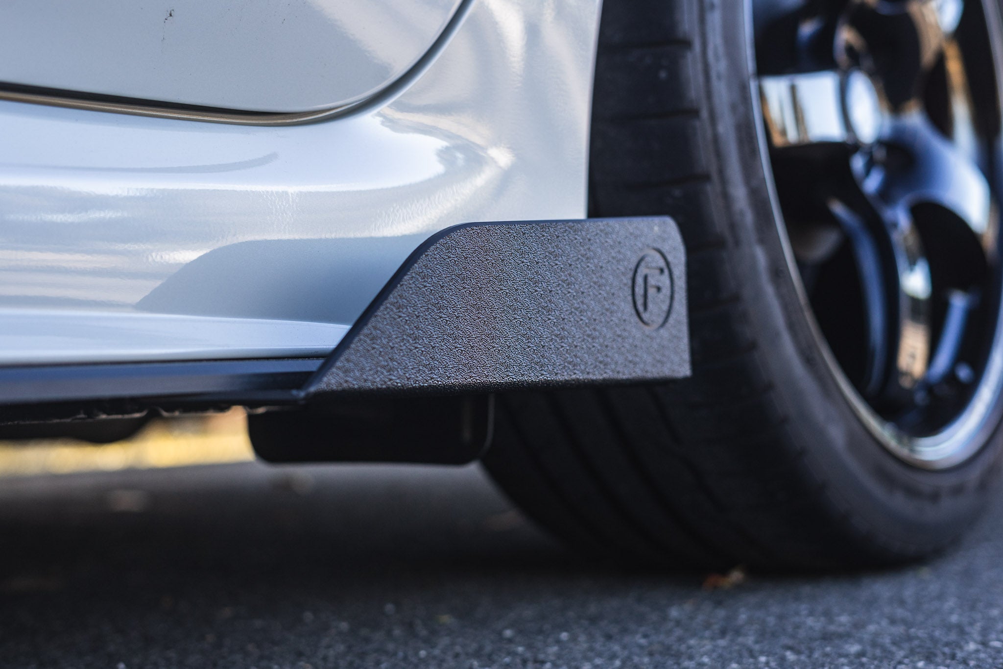 Flow Designs RETURNED STOCK - VA WRX & STI Side Skirt Splitters (Pair) - GLOSS BLACK - iilumolab
