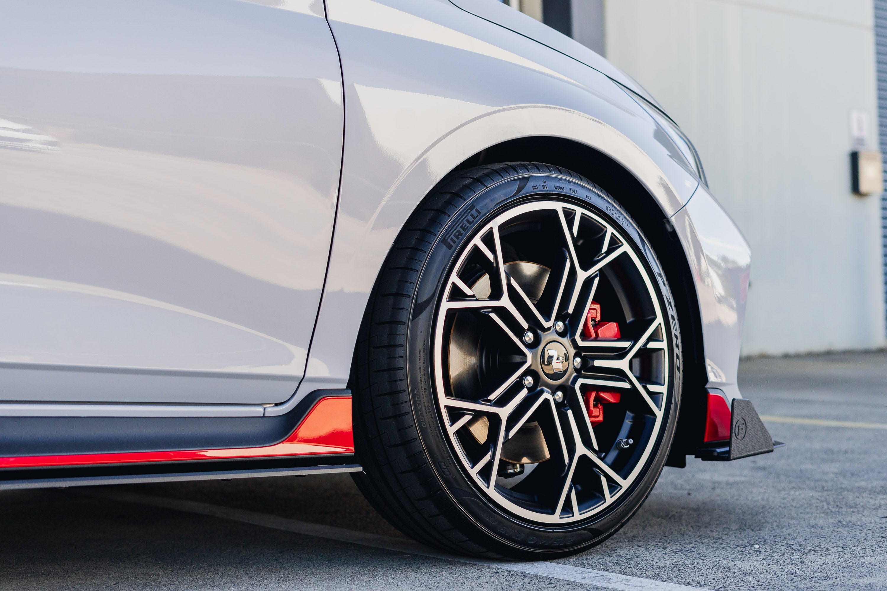 Flow Designs EX-DISPLAY - i20 N BC3 Pre-Facelift / Facelift - Side Skirt Splitters (Pair) - GLOSS BLACK - iilumolab