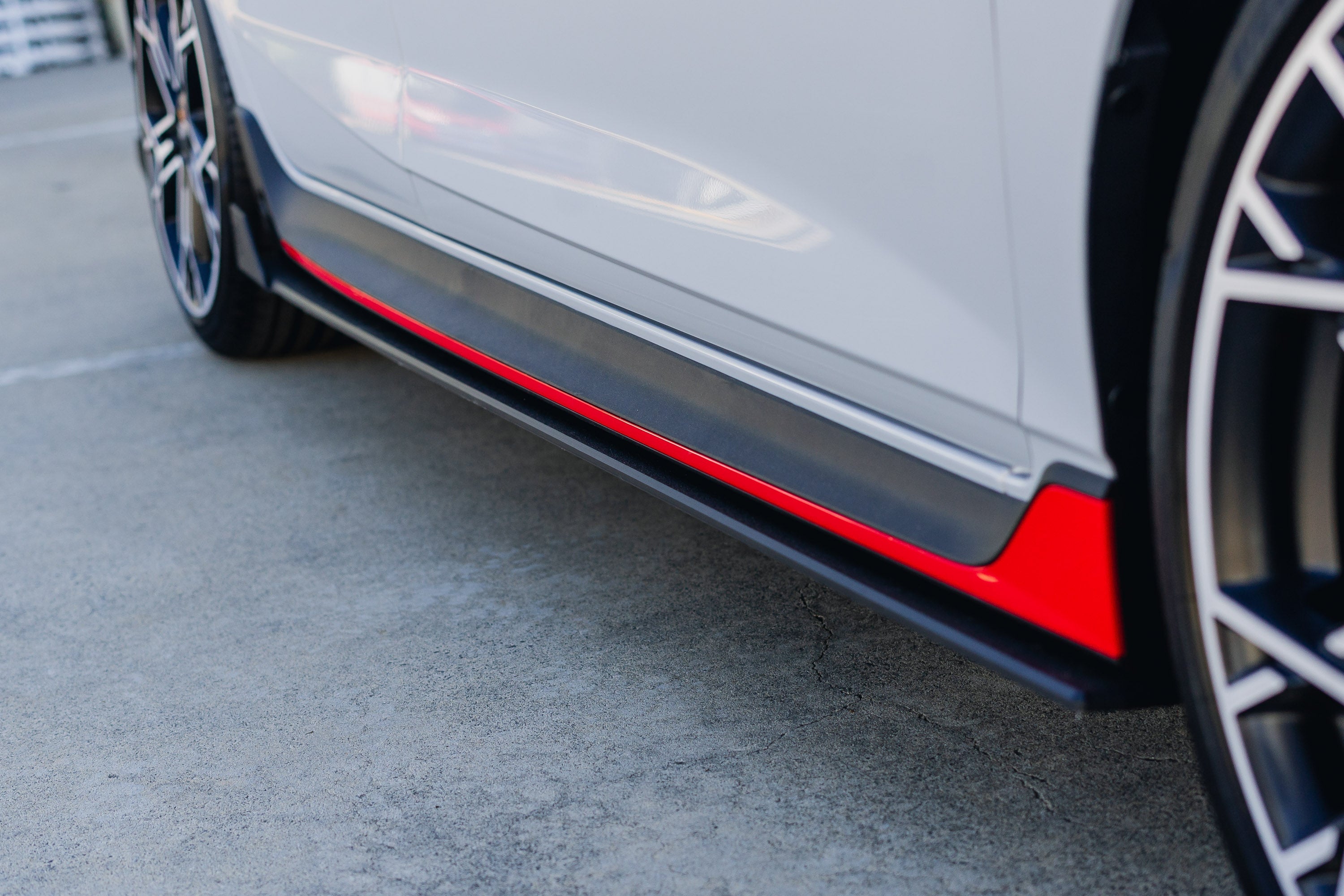 Flow Designs EX-DISPLAY - i20 N BC3 Pre-Facelift / Facelift - Side Skirt Splitters (Pair) - GLOSS BLACK - iilumolab