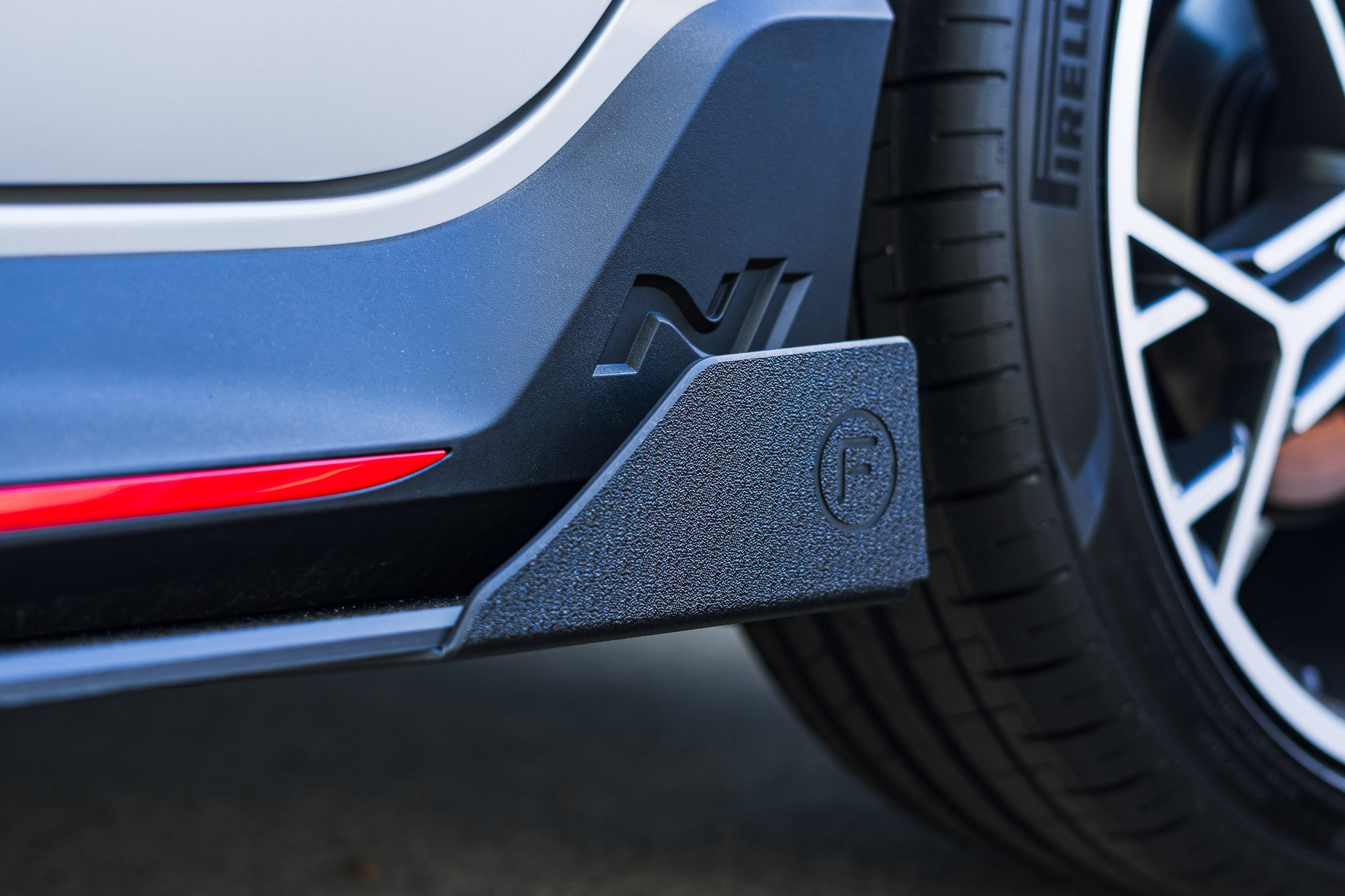 Flow Designs EX-DISPLAY - i20 N BC3 Pre-Facelift / Facelift - Side Skirt Splitters (Pair) - GLOSS BLACK - iilumolab