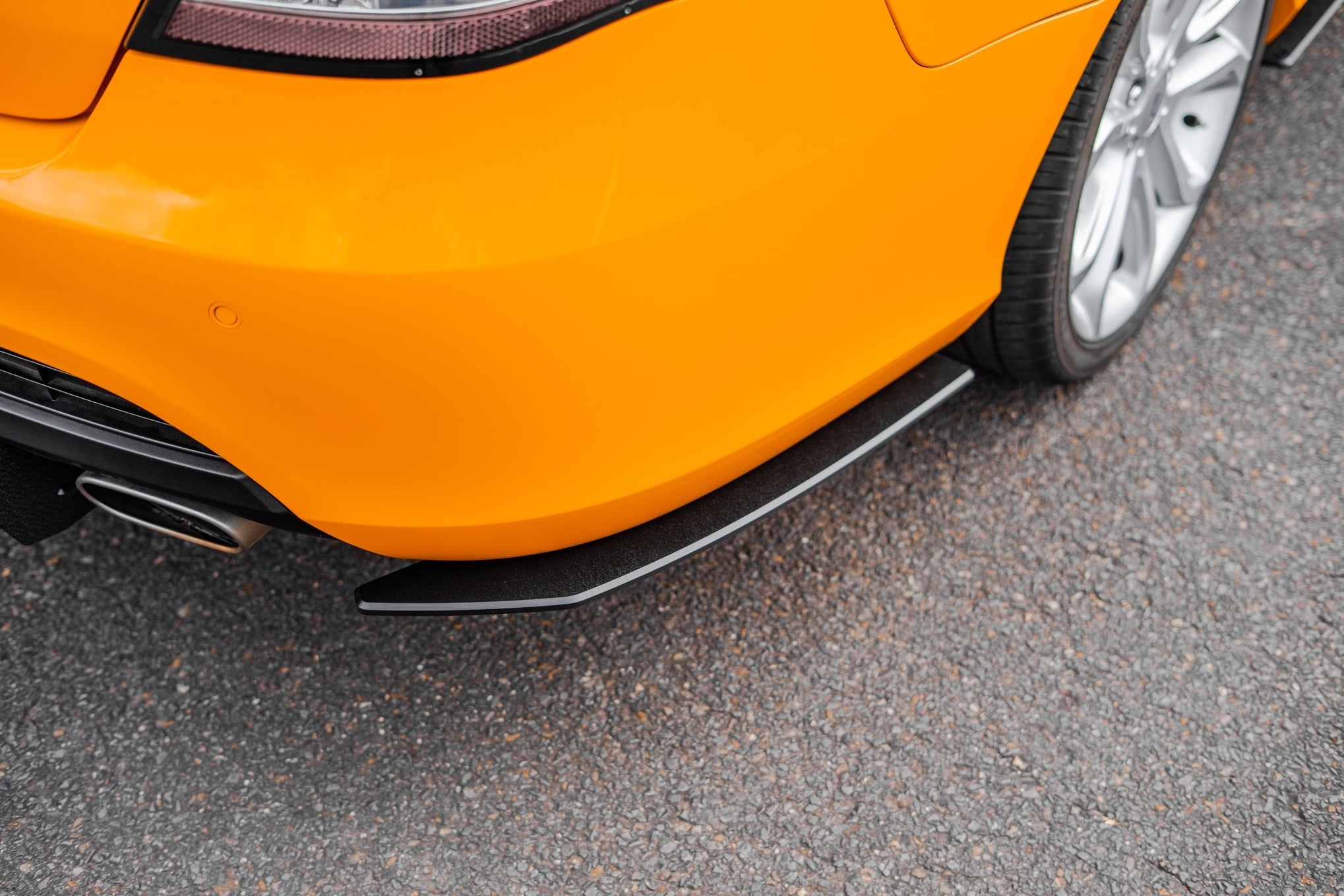 Flow Designs Ford Falcon FG MK2 Rear Spats (Pair) - iilumolab