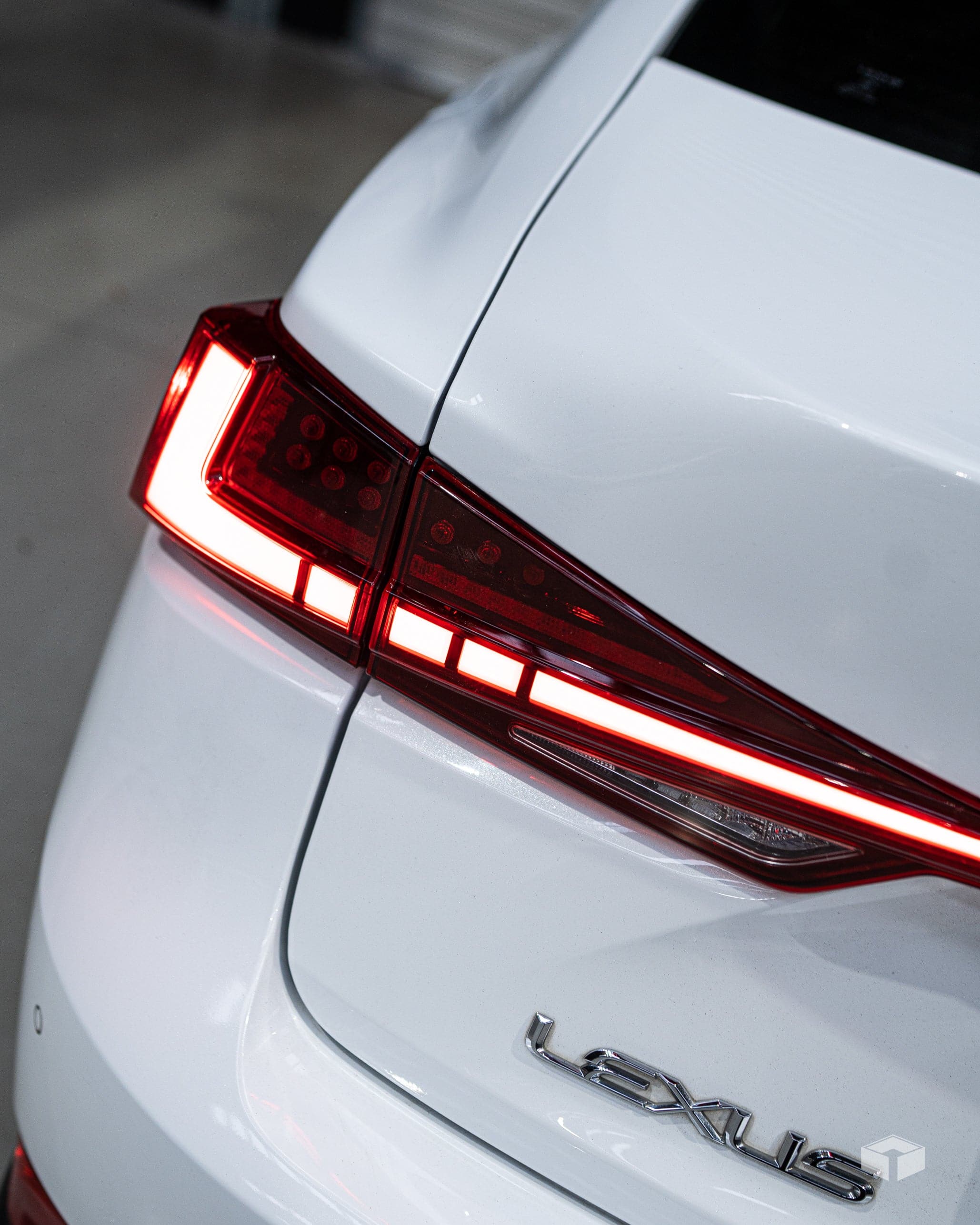 2014-2020 LEXUS IS250 IS350 IS200T IS300H DYNAMIC LED TAIL LIGHT & TAIL GATE