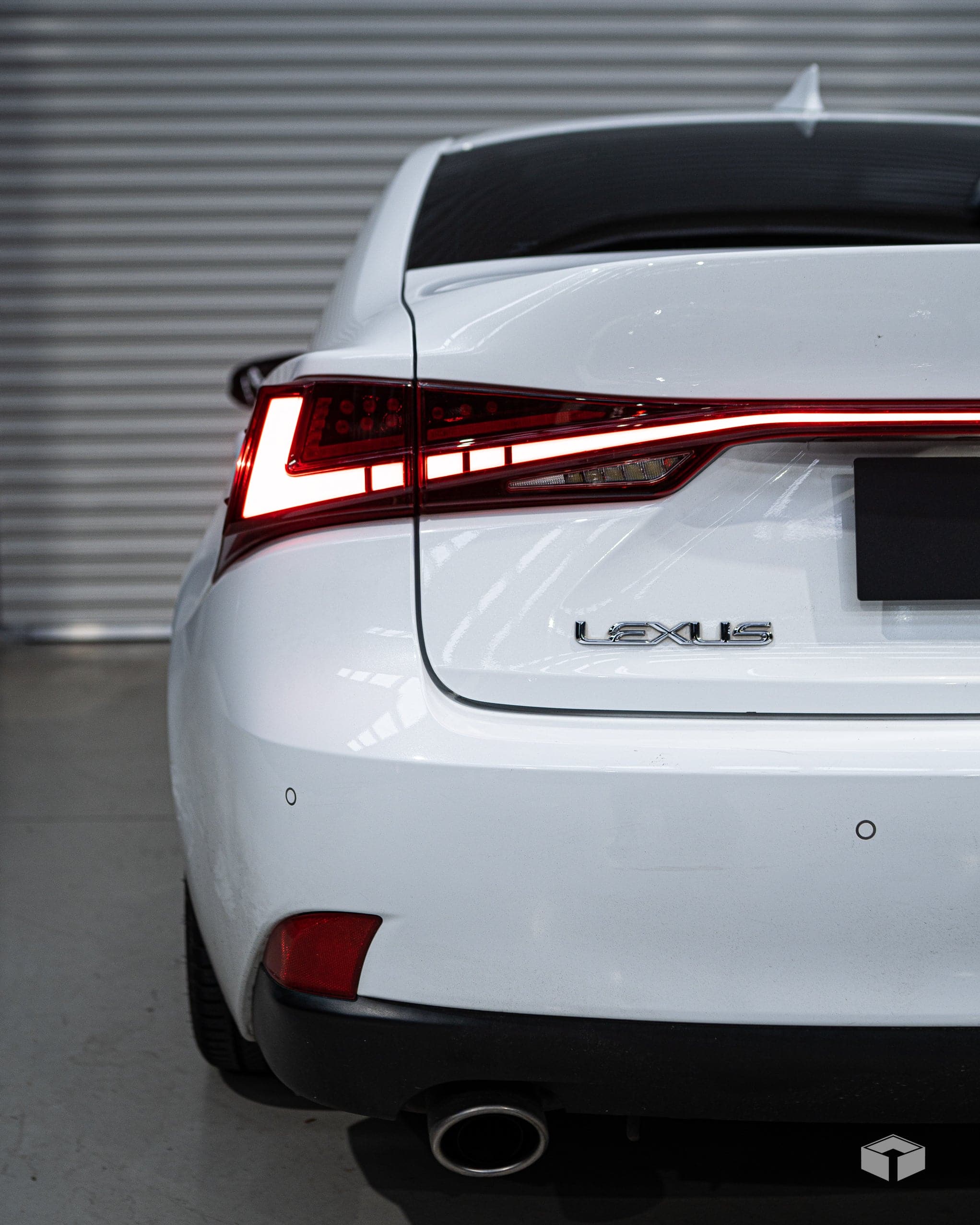 2014-2020 LEXUS IS250 IS350 IS200T IS300H DYNAMIC LED TAIL LIGHT & TAIL GATE - iilumo