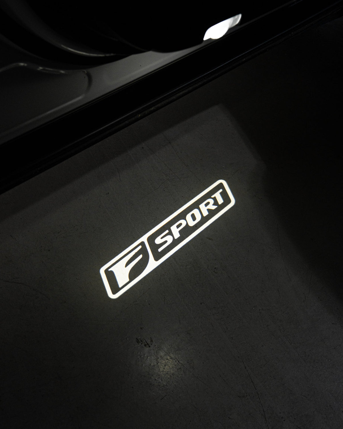 LED LOGO DOOR LIGHTS : LEXUS