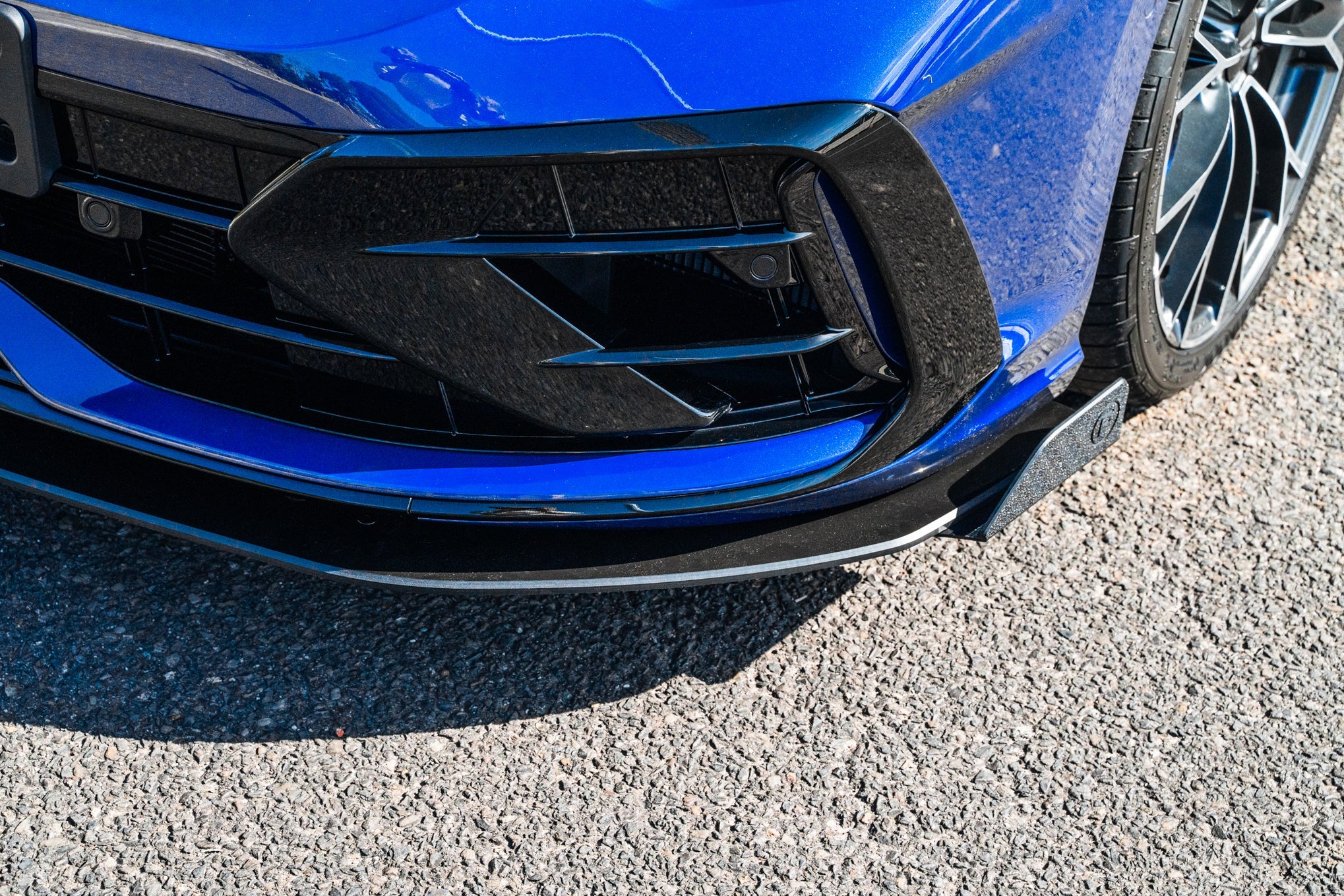 Flow Designs MK8.5 Golf R Chassis Mounted Front Lip Splitter - iilumolab