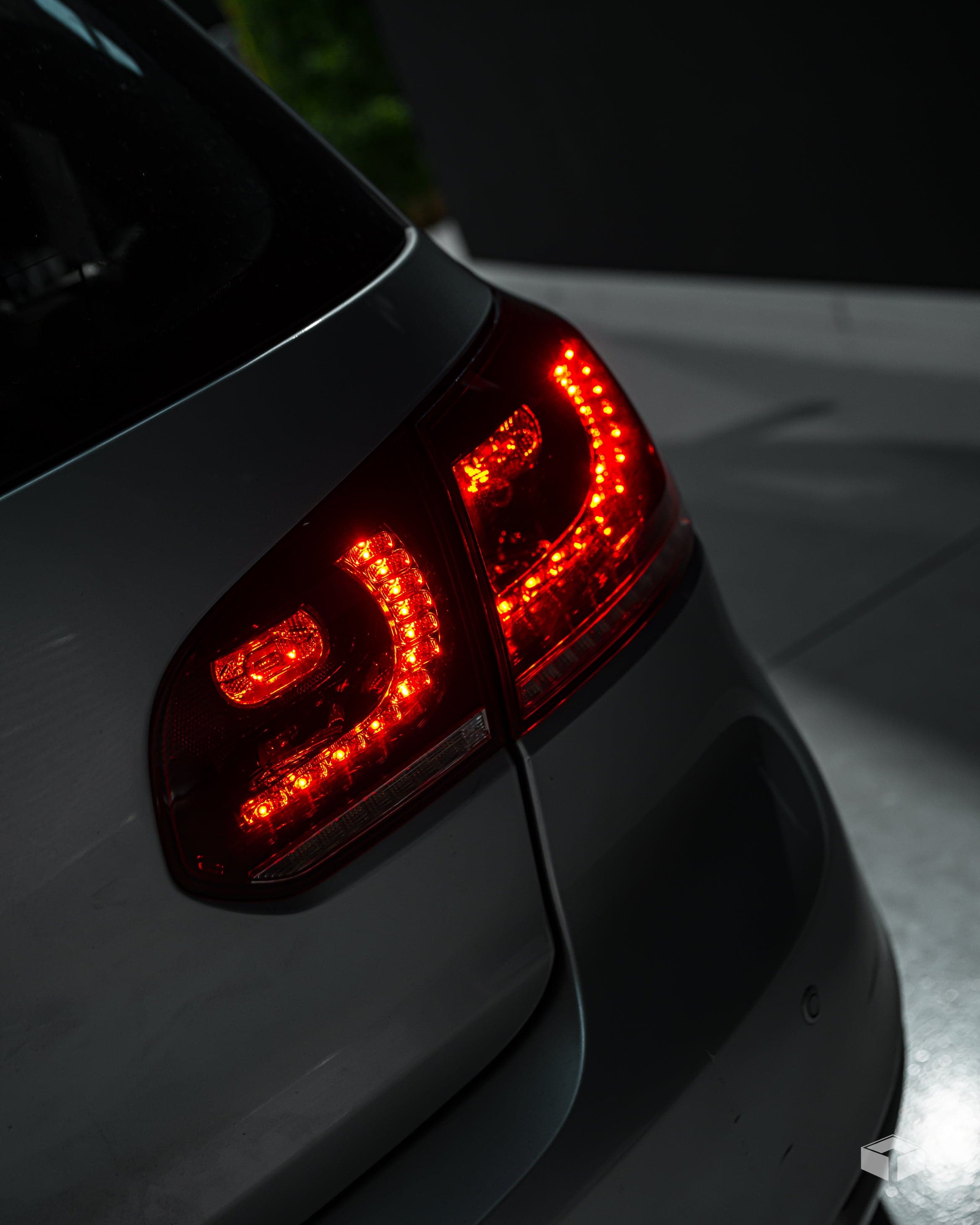 2008-2013 VW GOLF MK6R STYLE SEQUENTIAL LED TAIL LIGHTS - iilumo