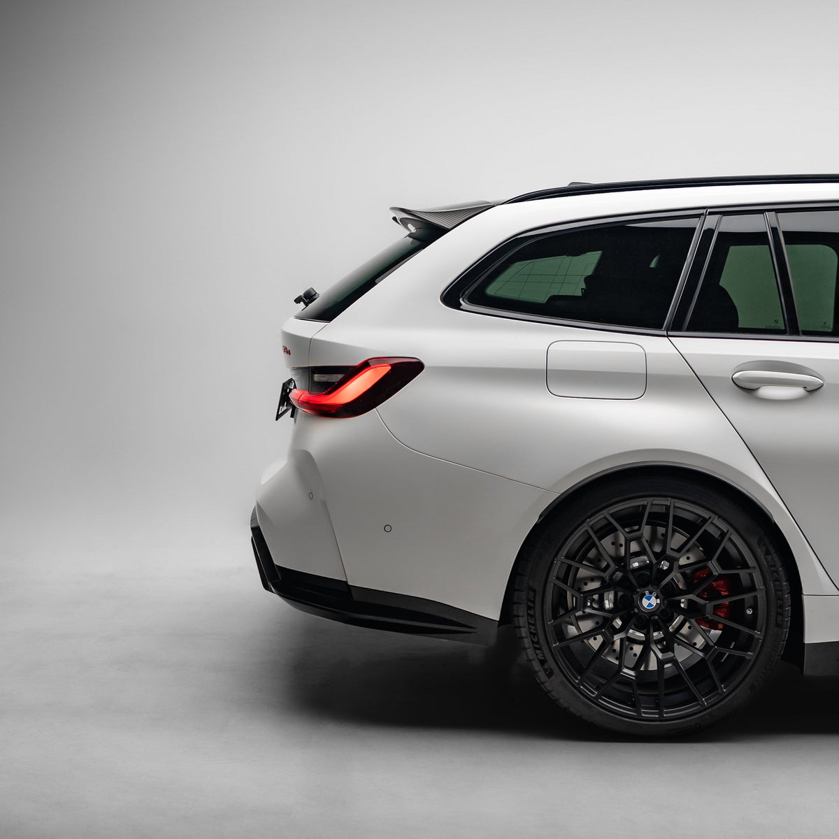 M-Performance Style Pre Pregged Dry Carbon Roof Spoiler for BMW 3 Series G21 / M3 G81 Wagon 2019+