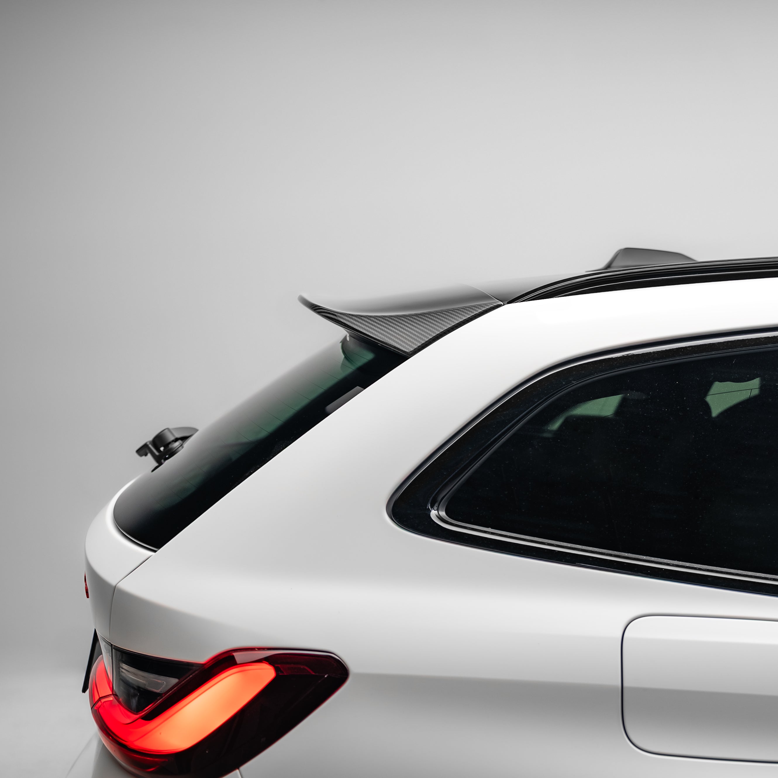 M-Performance Style Pre Pregged Dry Carbon Roof Spoiler for BMW 3 Series G21 / M3 G81 Wagon 2019+