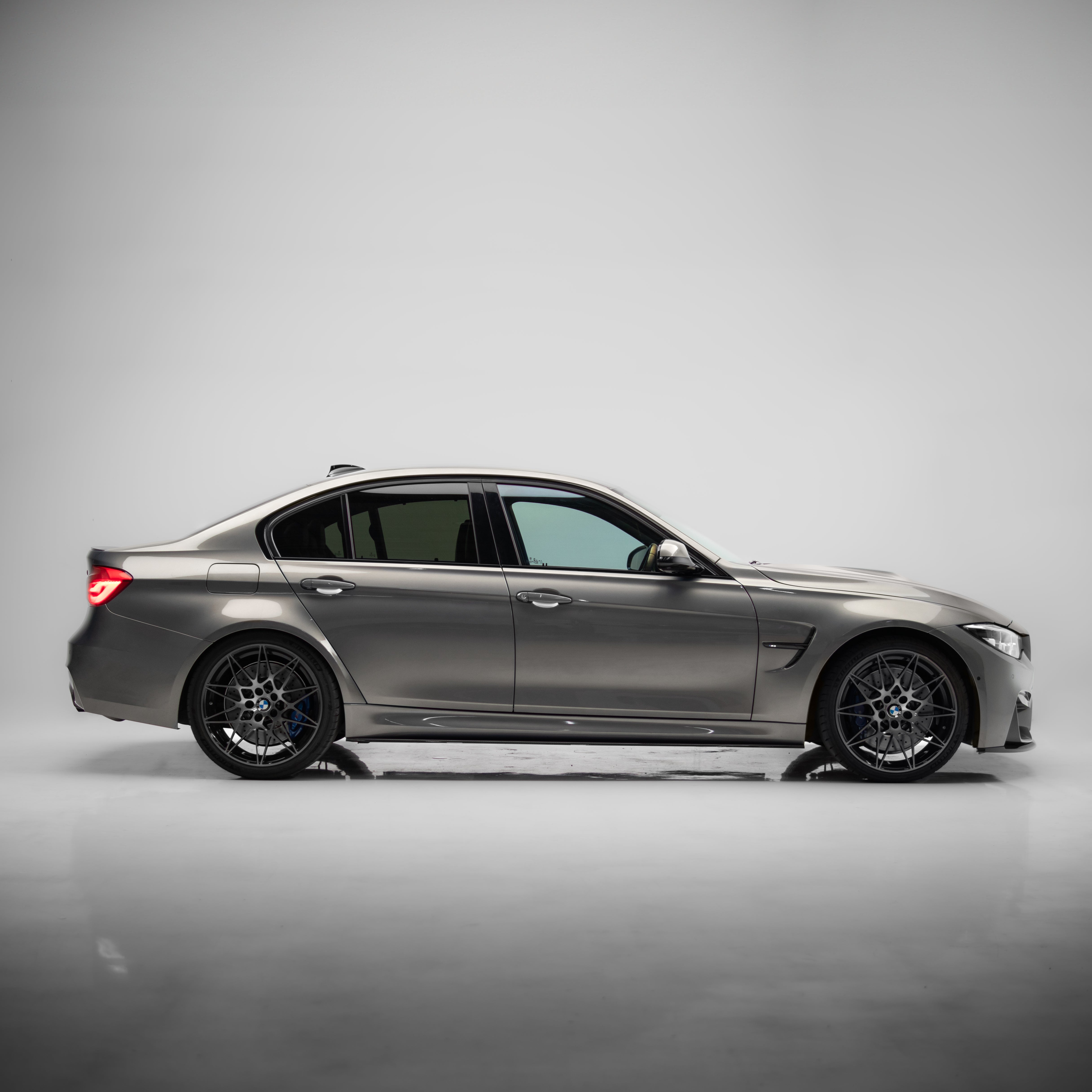 M Performance Style Pre Pregged Dry Carbon Fiber Side Skirts for BMW M3 F80 / M4 F82 F83 2014-2020