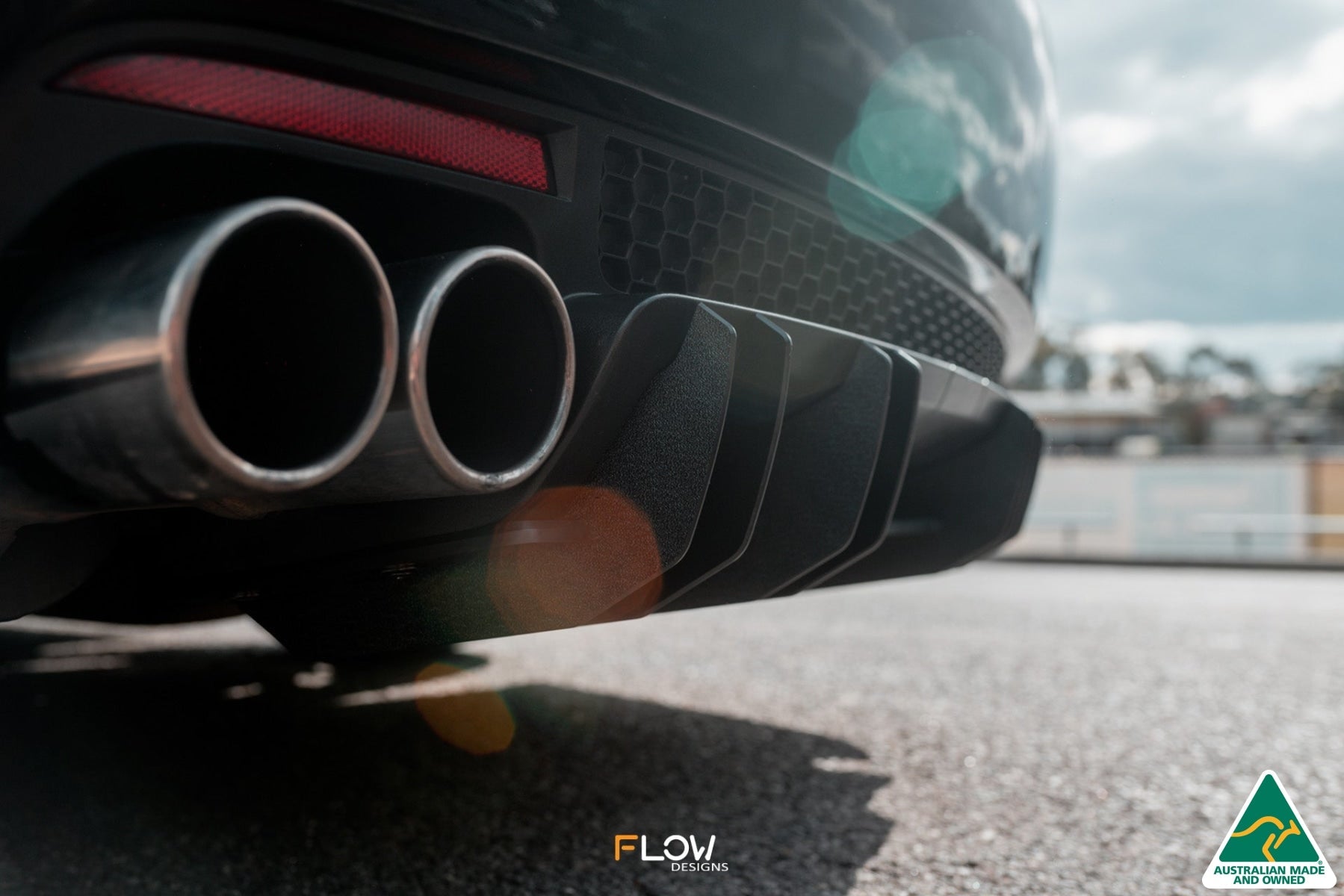 Flow Designs VE Commodore S1 Sedan Flow-Lock Rear Diffuser - iilumolab