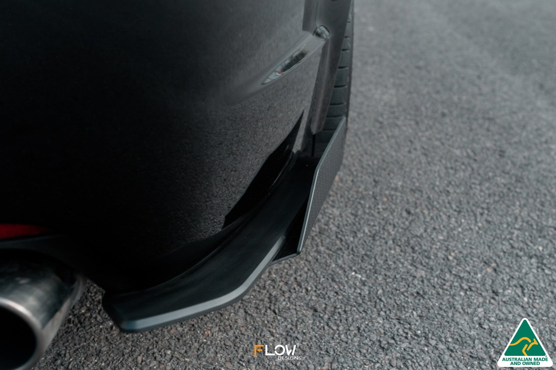 Flow Designs VE Commodore S1 Sedan Rear Spat Winglets (Pair) - iilumolab